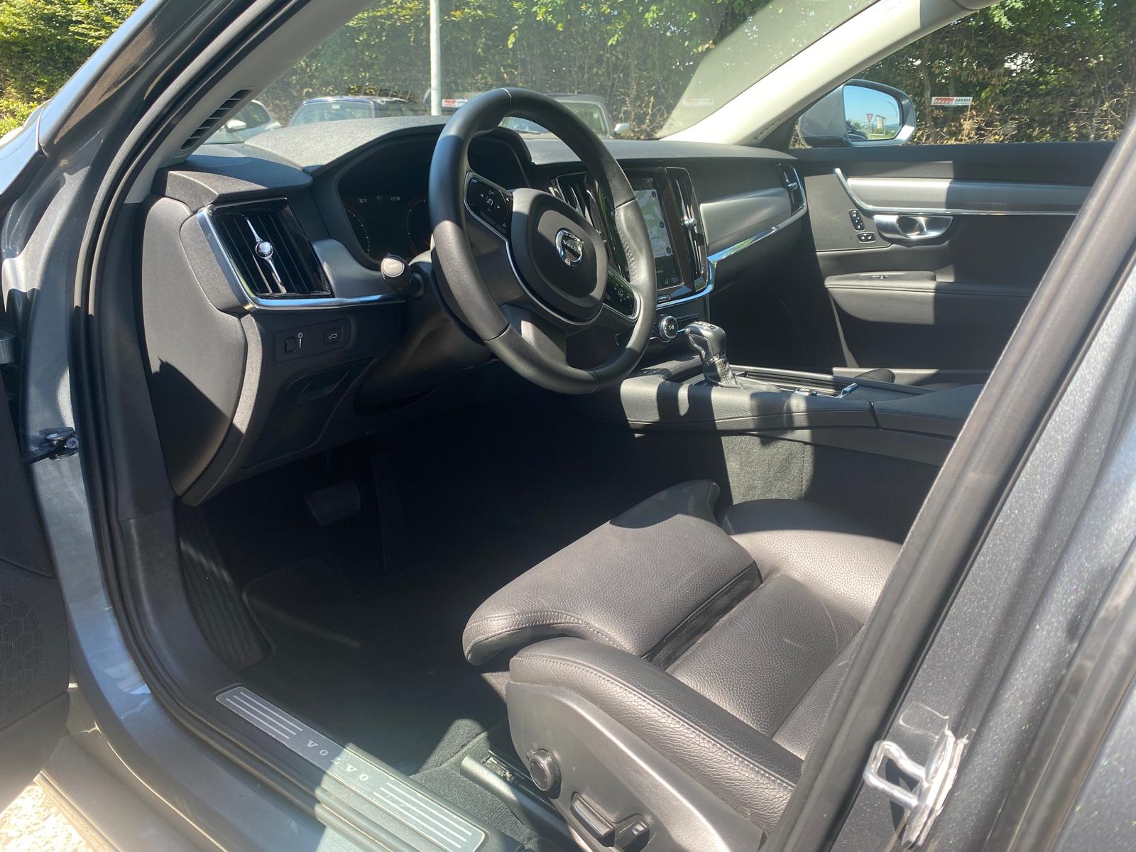 VOLVO V90 D5 AWD Momentum Geartronic Powerpulse-image-6