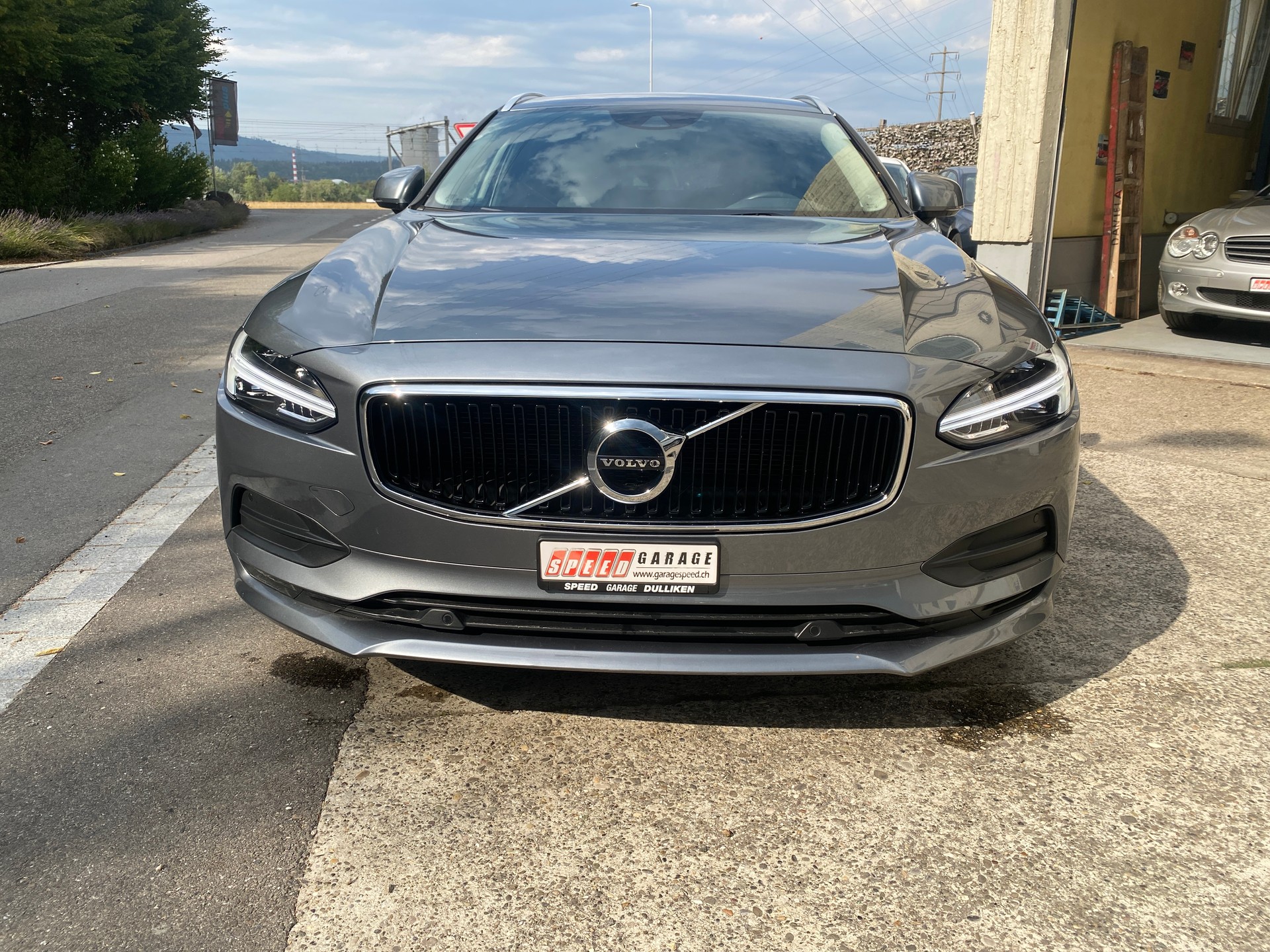 VOLVO V90 D5 AWD Momentum Geartronic Powerpulse-image-0