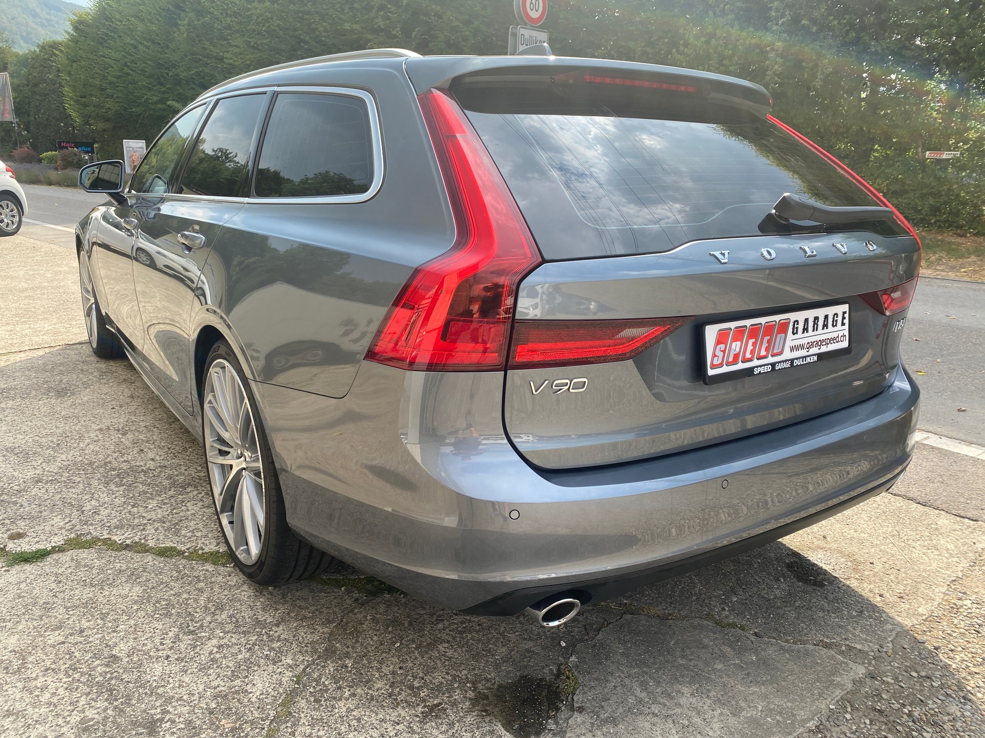 VOLVO V90 D5 AWD Momentum Geartronic Powerpulse-image-2
