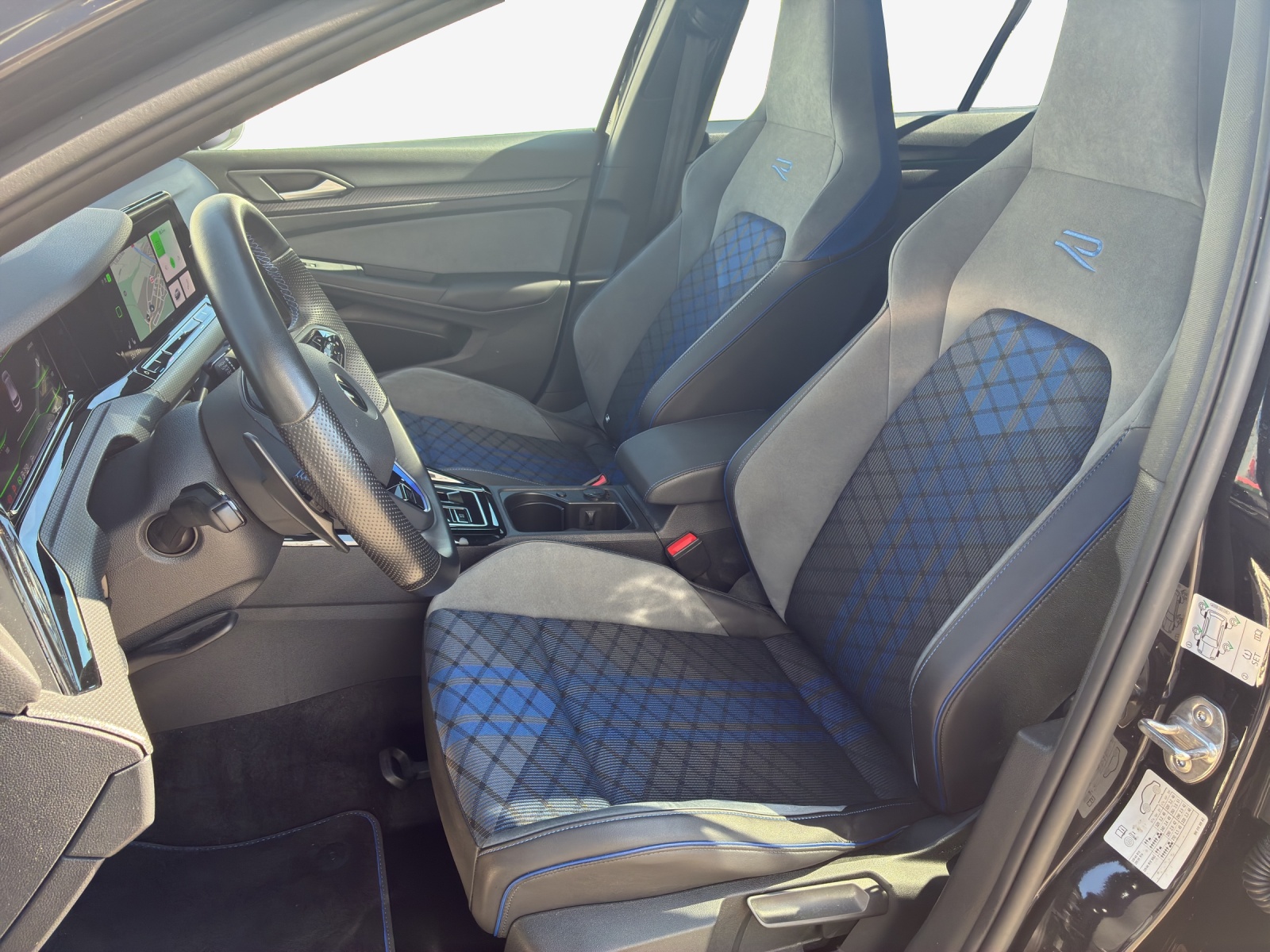 VW Golf 2.0 TSI R DSG 4Motion-image-7