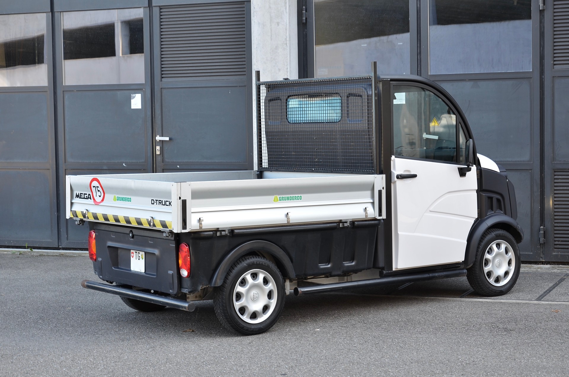 MEGA D Truck-image-1