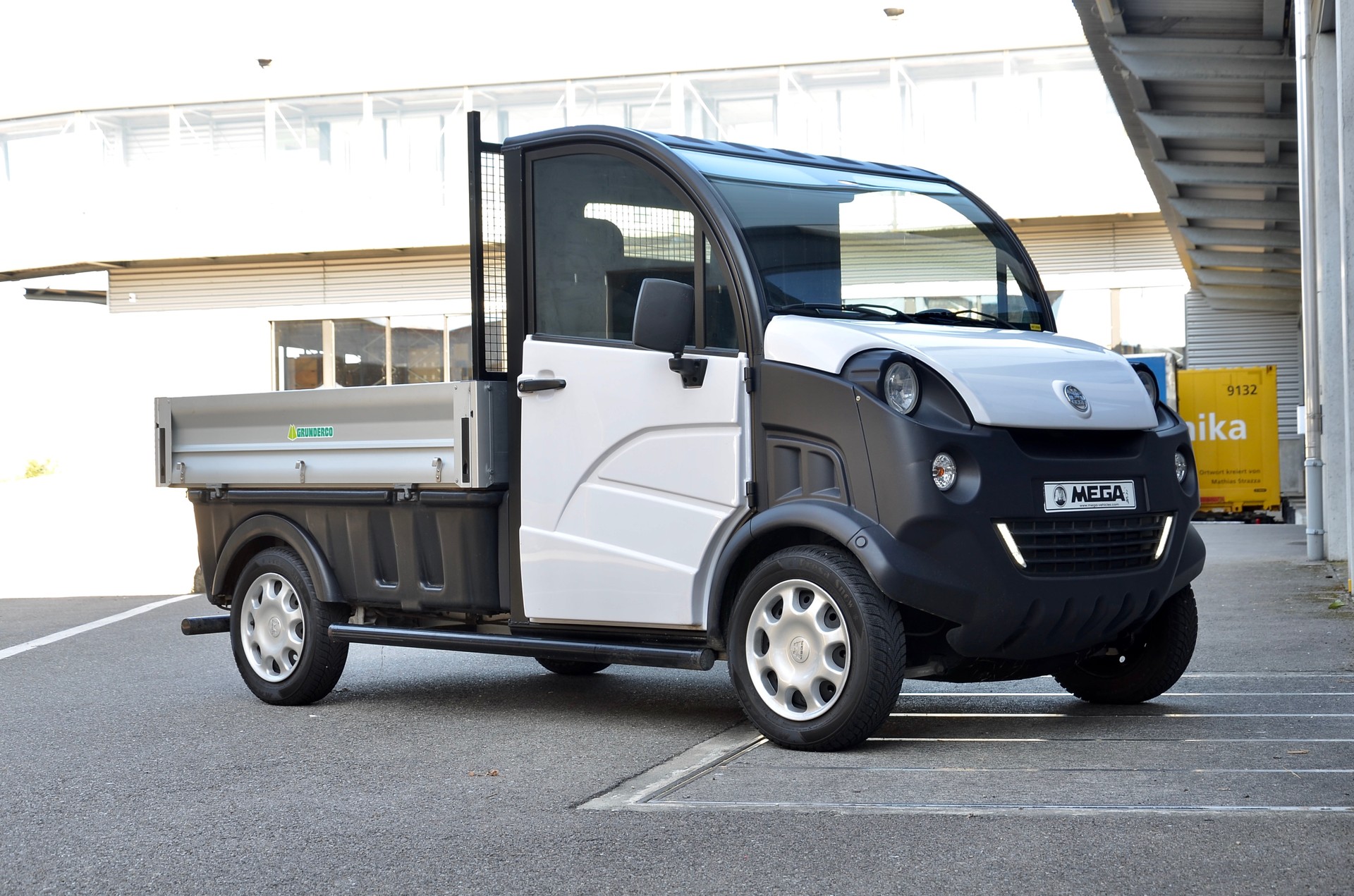MEGA D Truck-image-2
