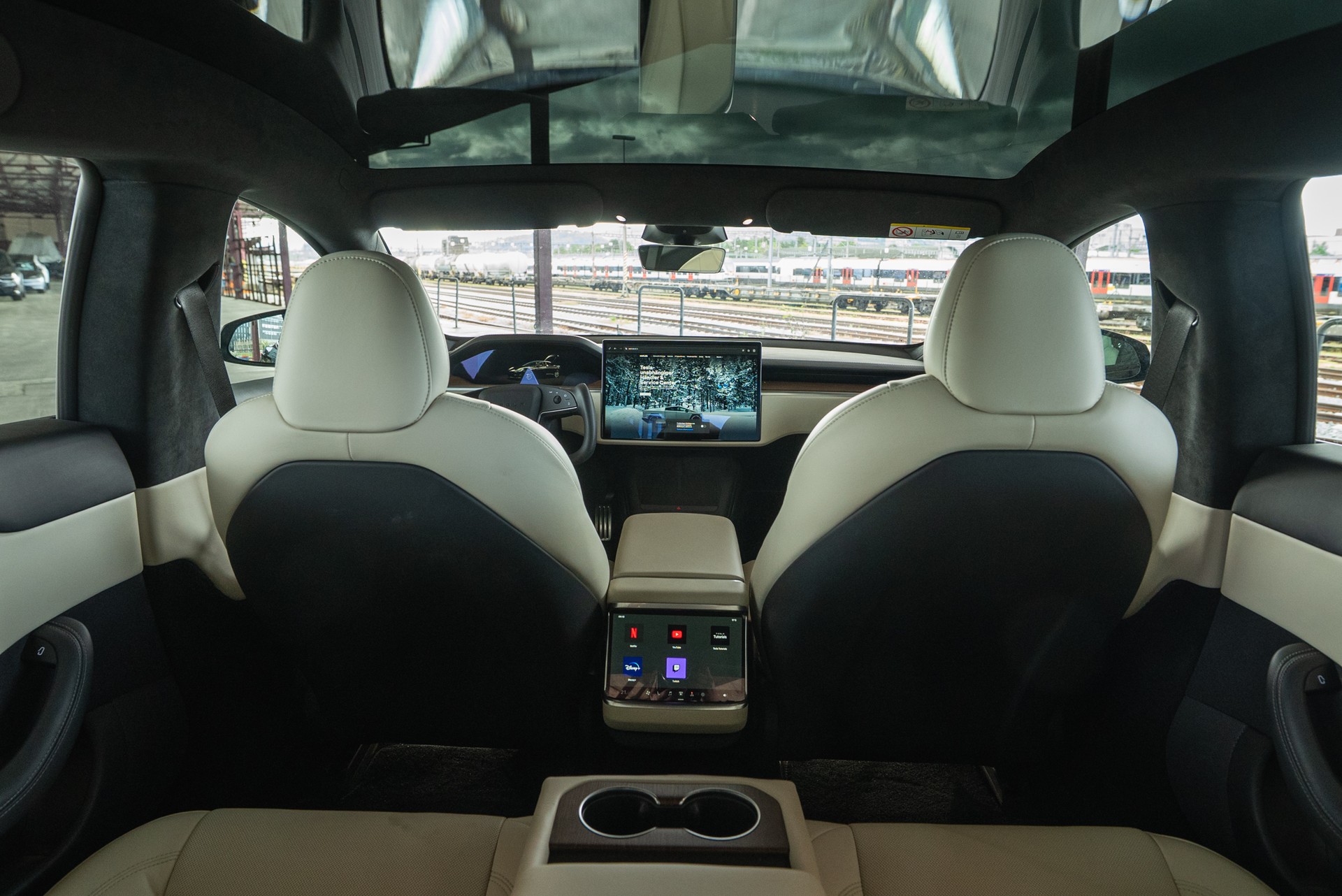 TESLA Model S Long Range-image-10