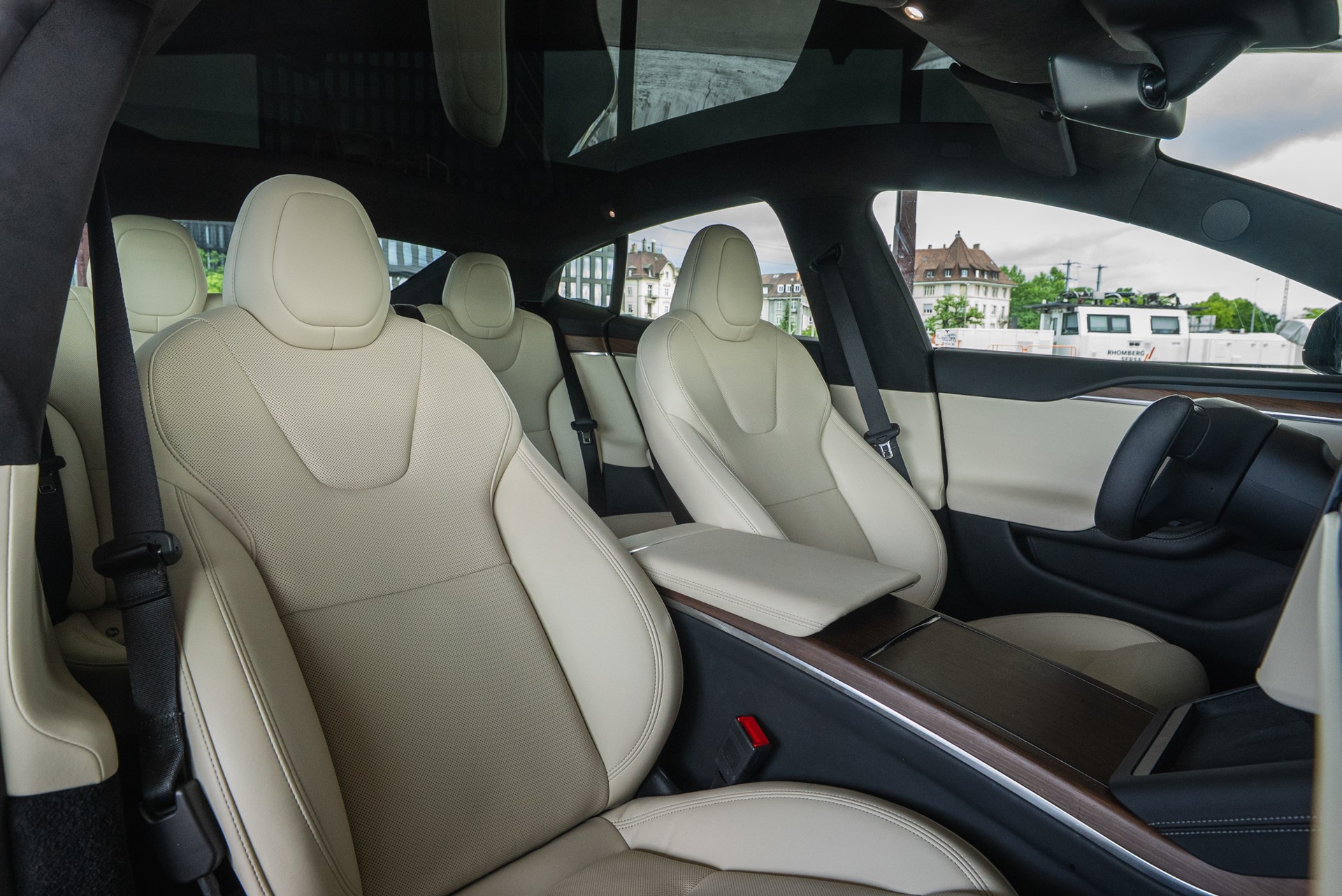 TESLA Model S Long Range-image-9