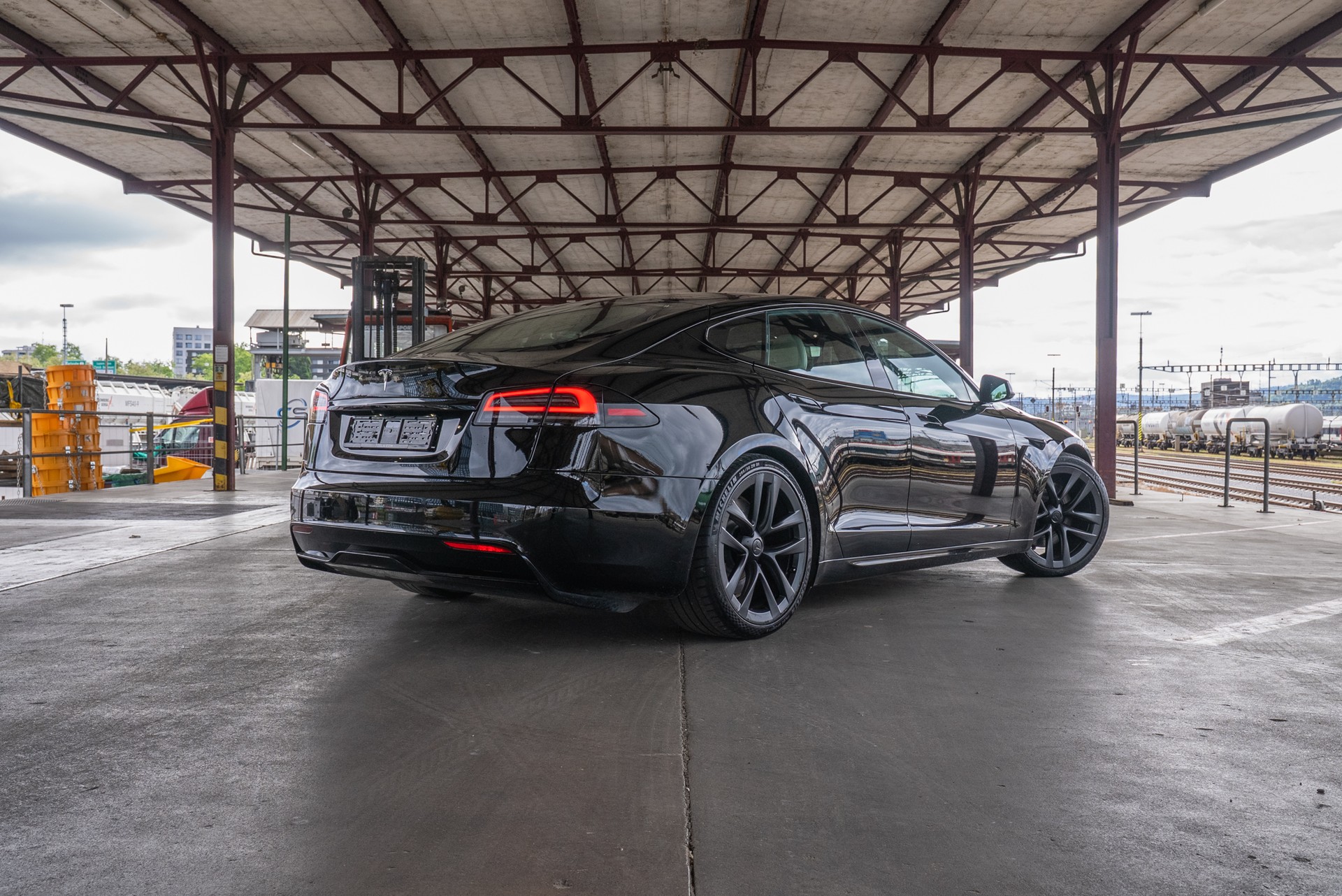 TESLA Model S Long Range-image-3