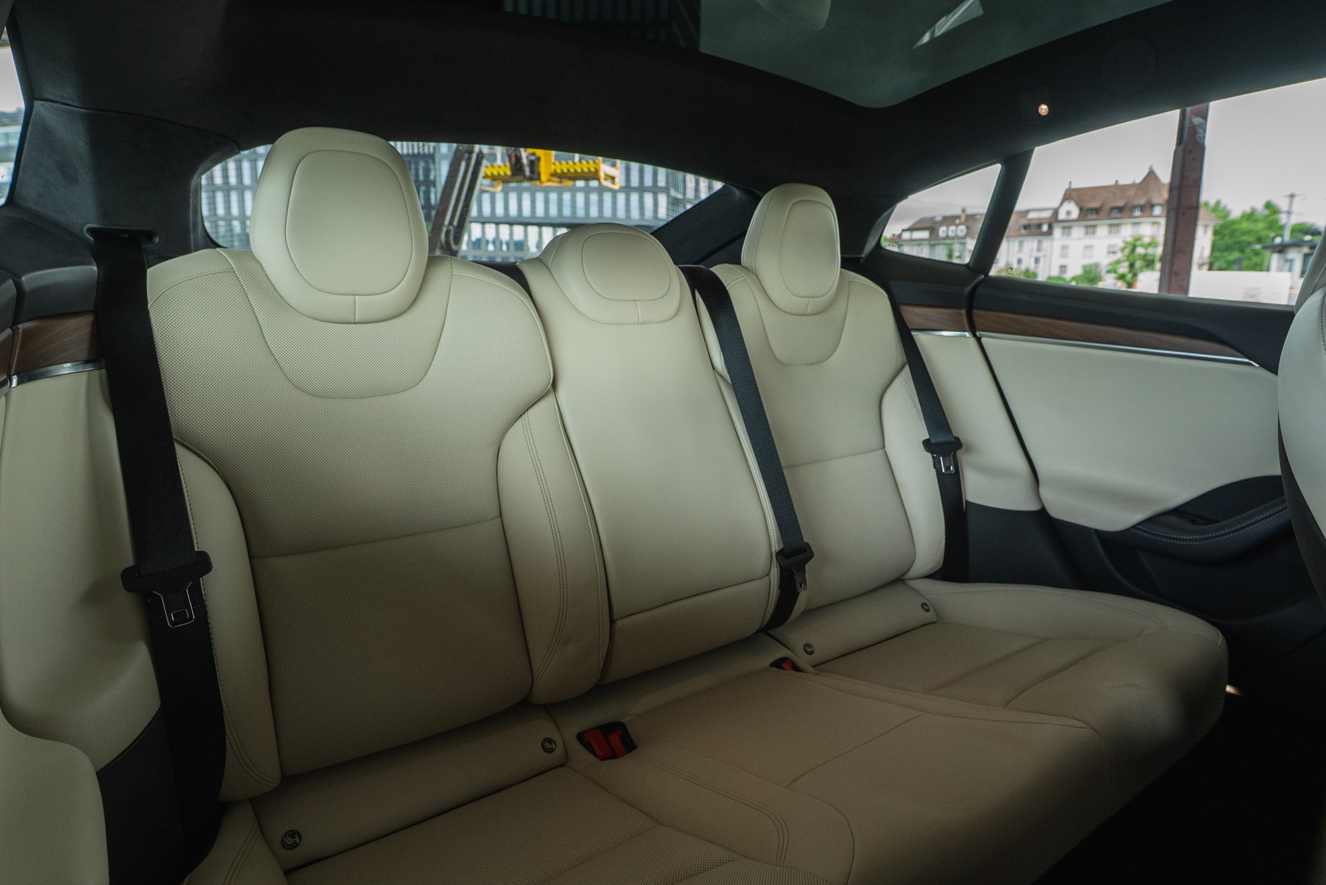 TESLA Model S Long Range-image-12