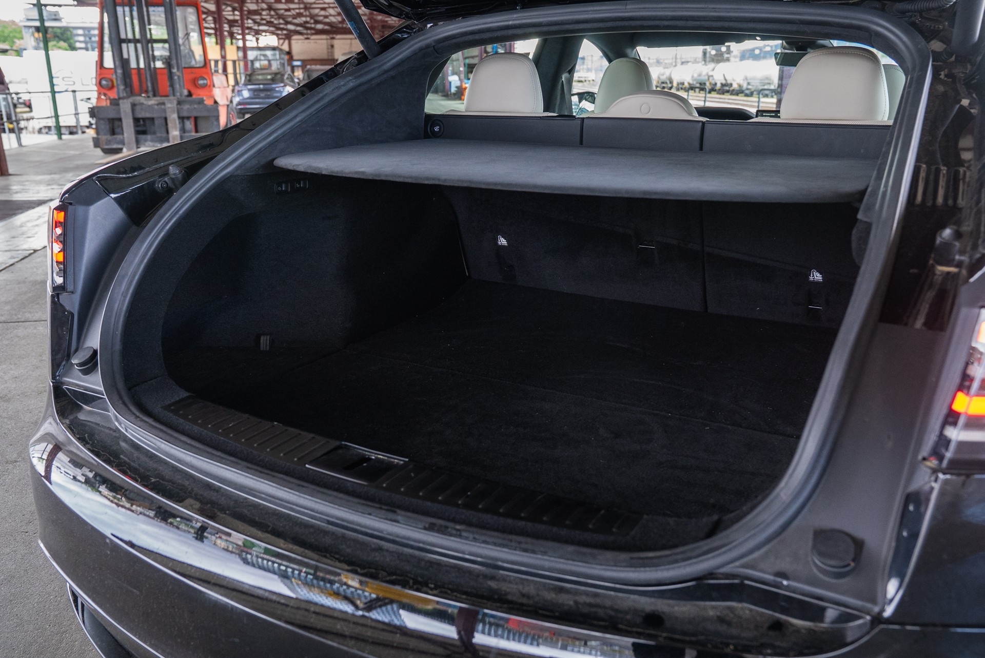 TESLA Model S Long Range-image-14
