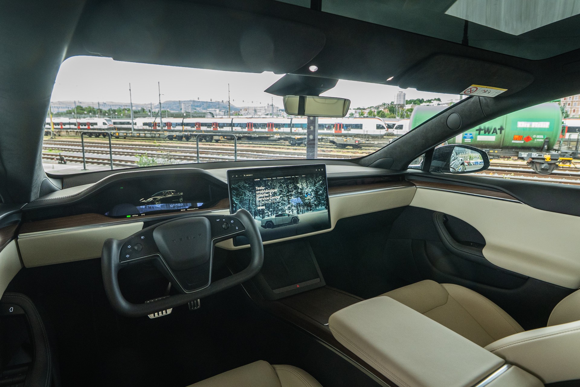 TESLA Model S Long Range-image-5