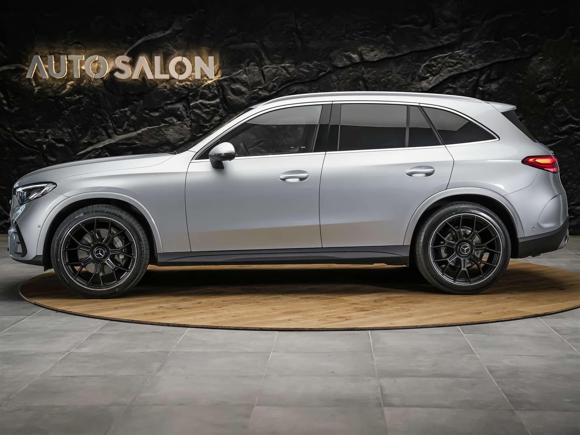 MERCEDES-BENZ GLC 300 d AMG Line 4matic *21" Felgen*Sitzheizung*Anhängerkupplung*-image-1