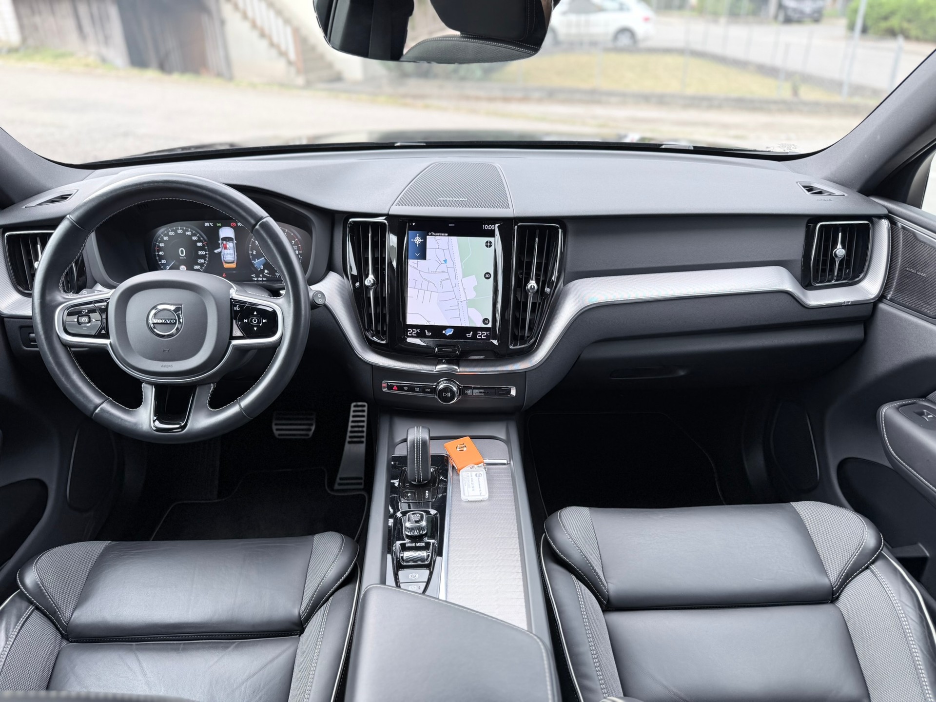 VOLVO XC60 T6 eAWD R-Design Geartronic-image-24