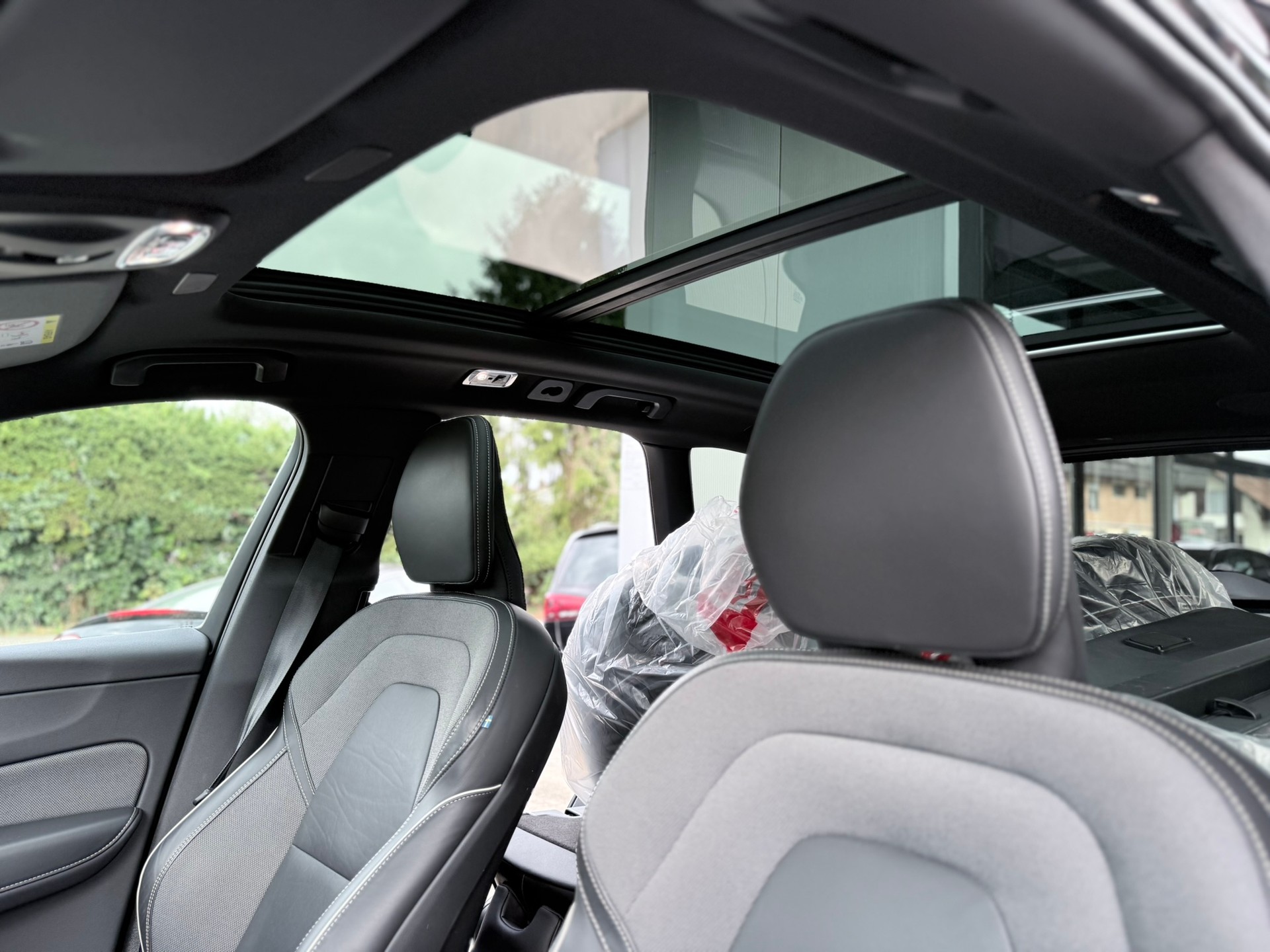 VOLVO XC60 T6 eAWD R-Design Geartronic-image-28