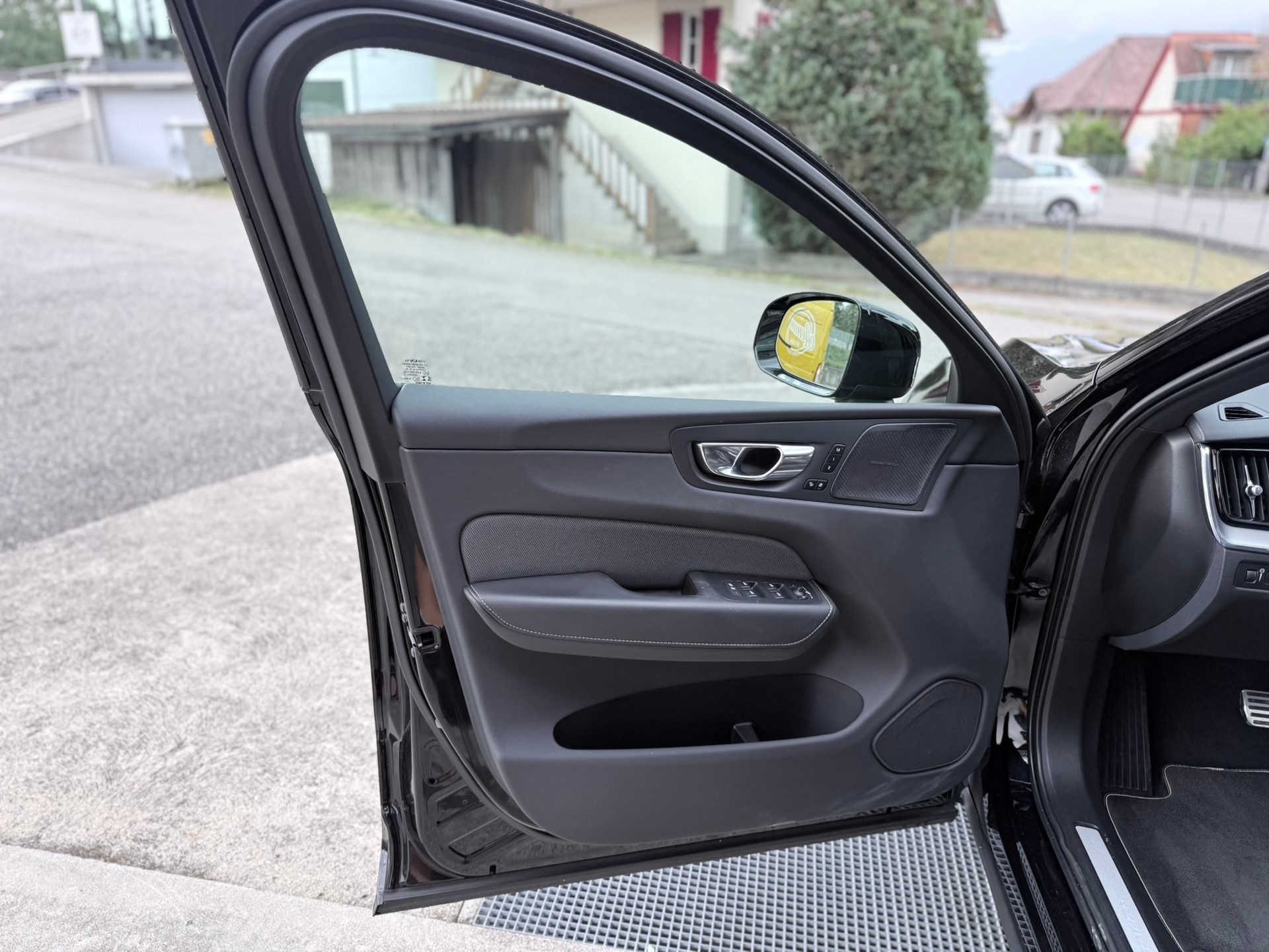 VOLVO XC60 T6 eAWD R-Design Geartronic-image-18