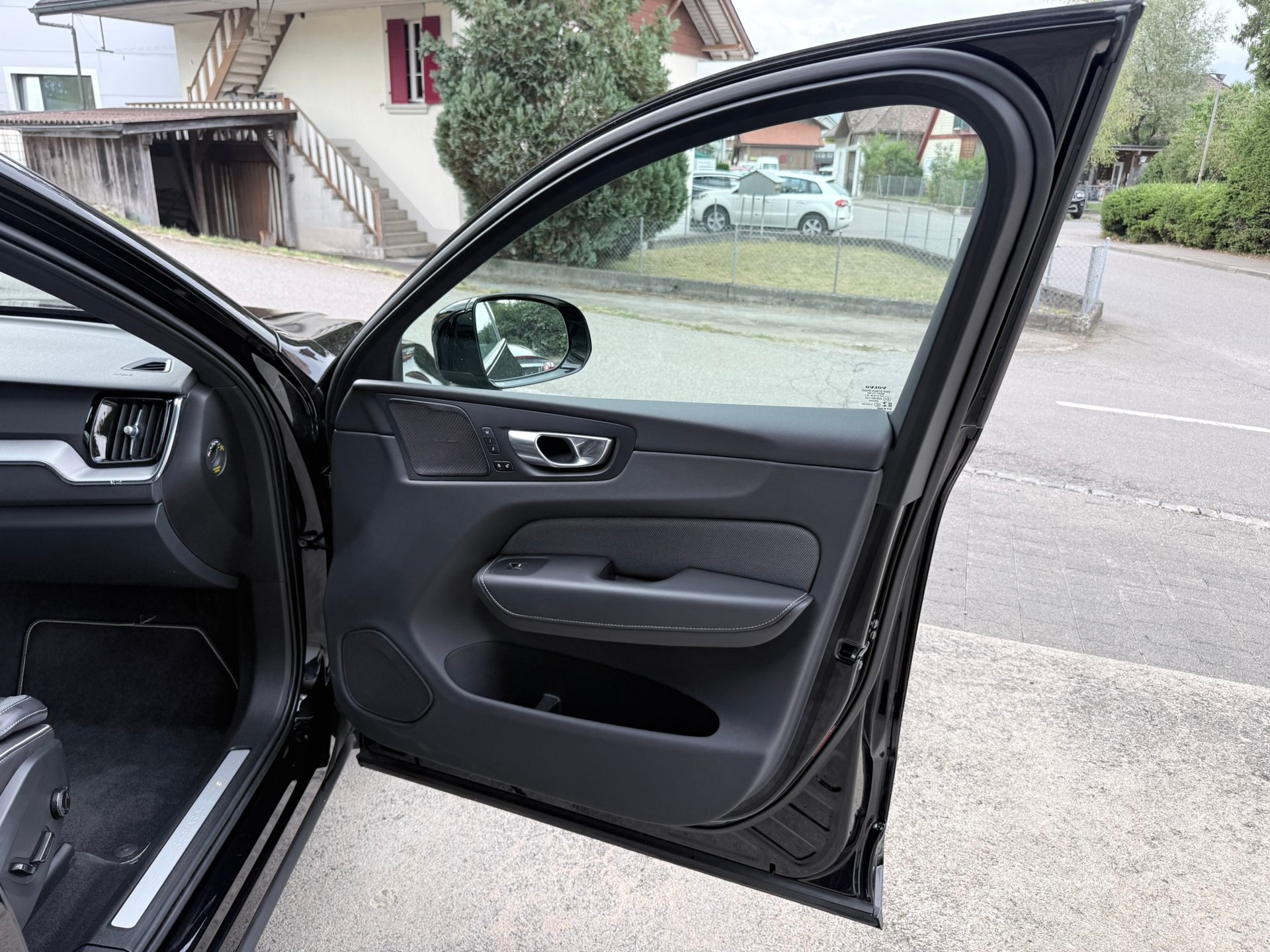 VOLVO XC60 T6 eAWD R-Design Geartronic-image-15