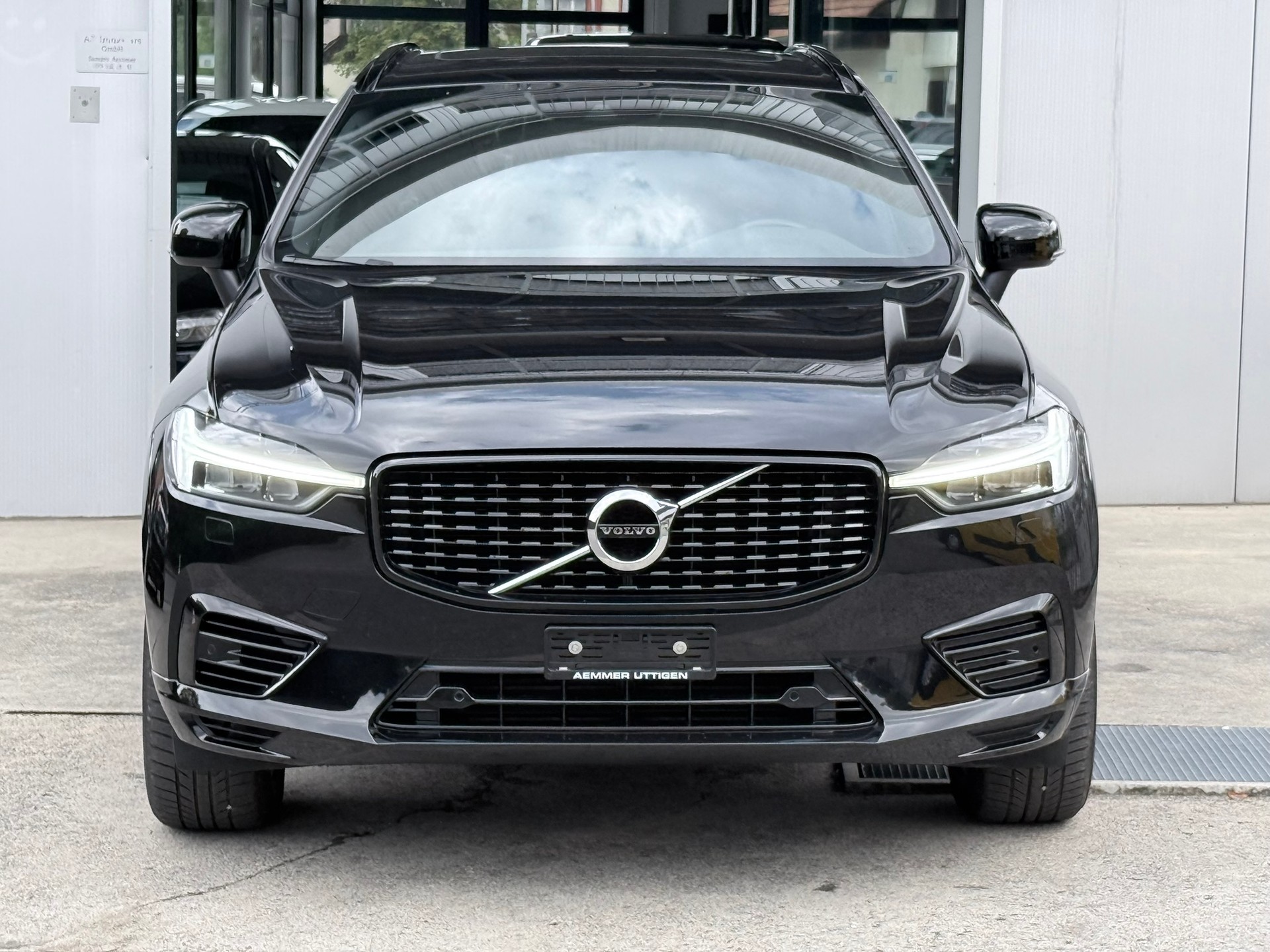 VOLVO XC60 T6 eAWD R-Design Geartronic-showroom-element-1