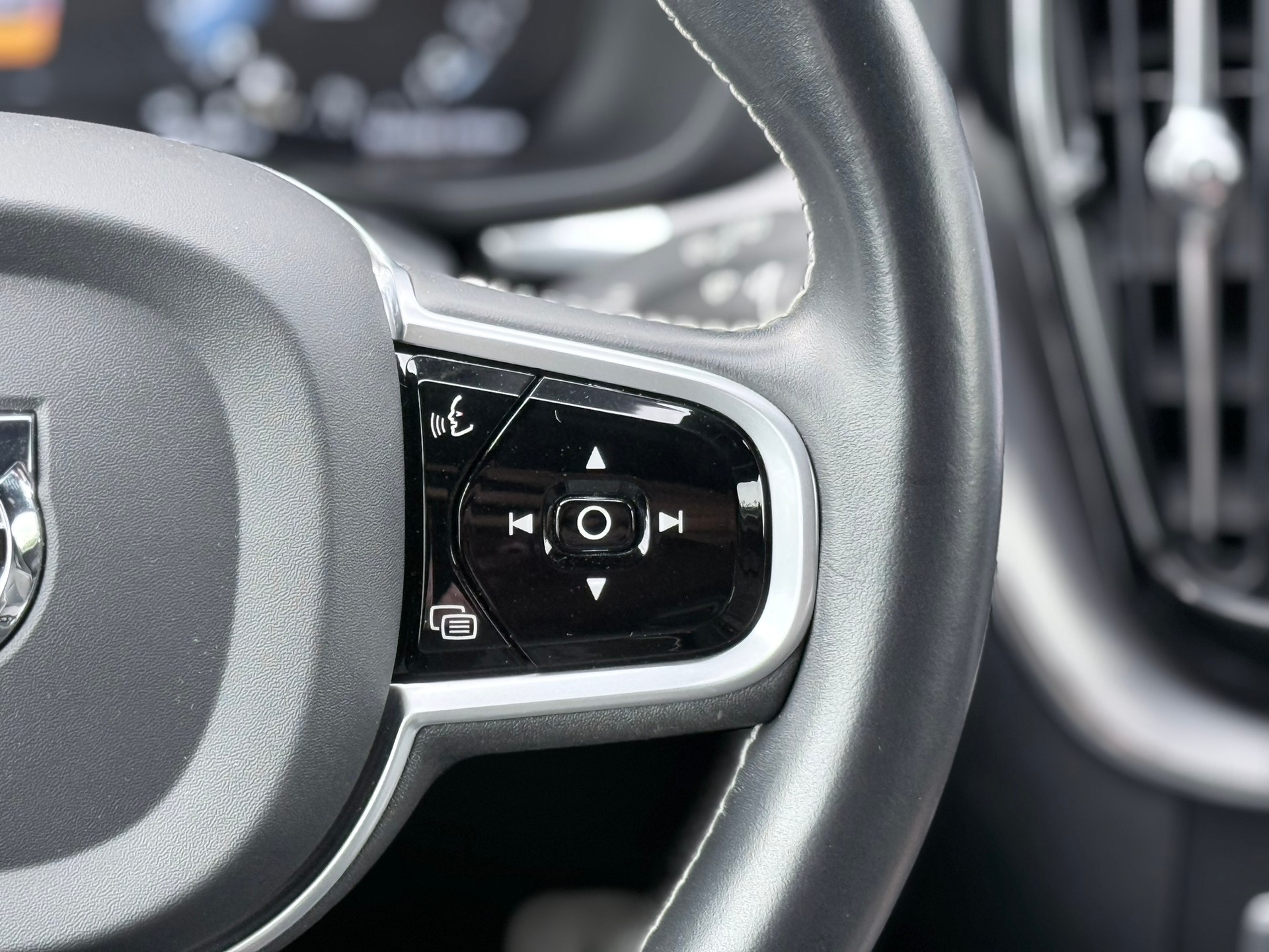 VOLVO XC60 T6 eAWD R-Design Geartronic-image-27
