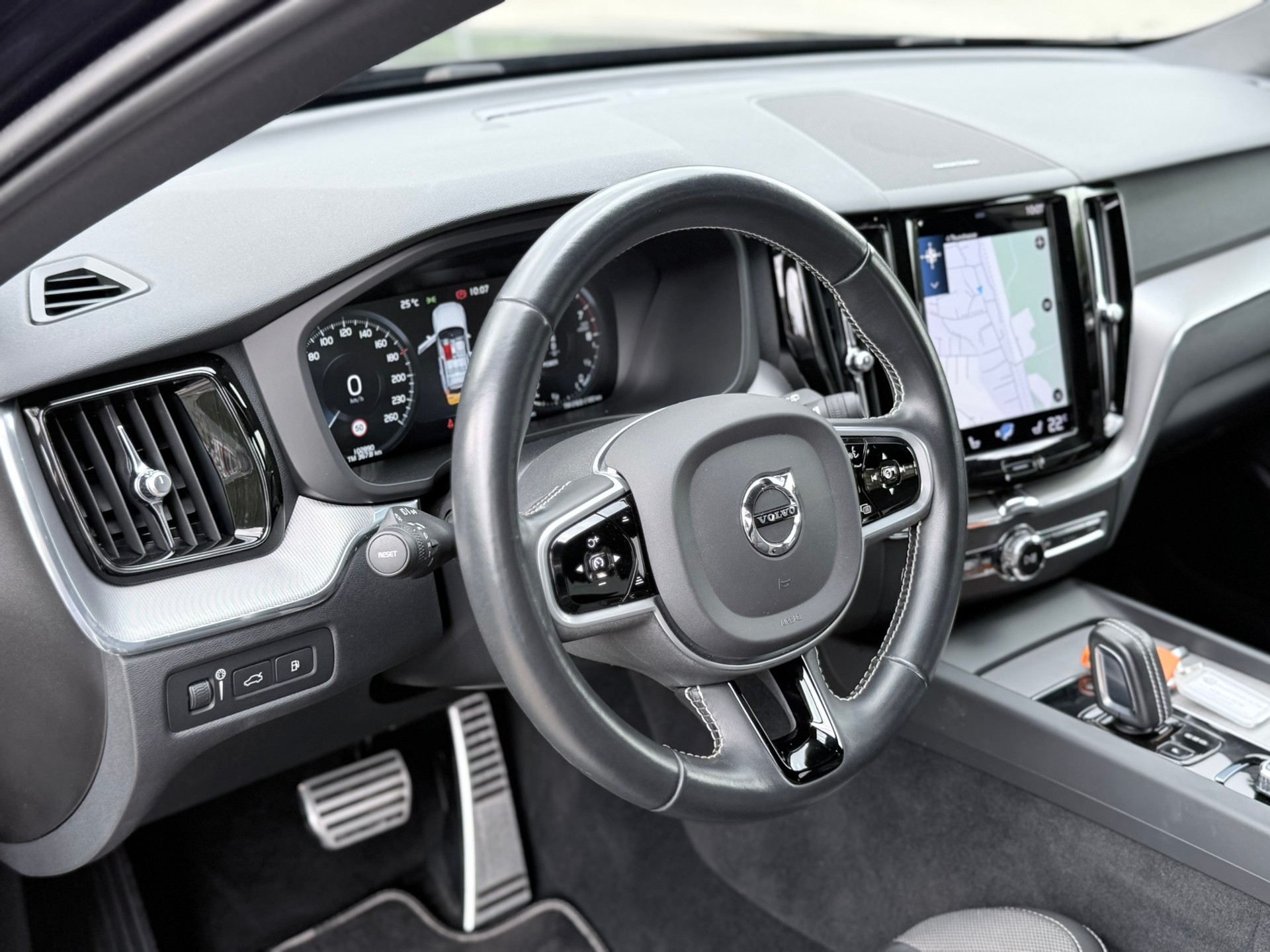 VOLVO XC60 T6 eAWD R-Design Geartronic-image-20