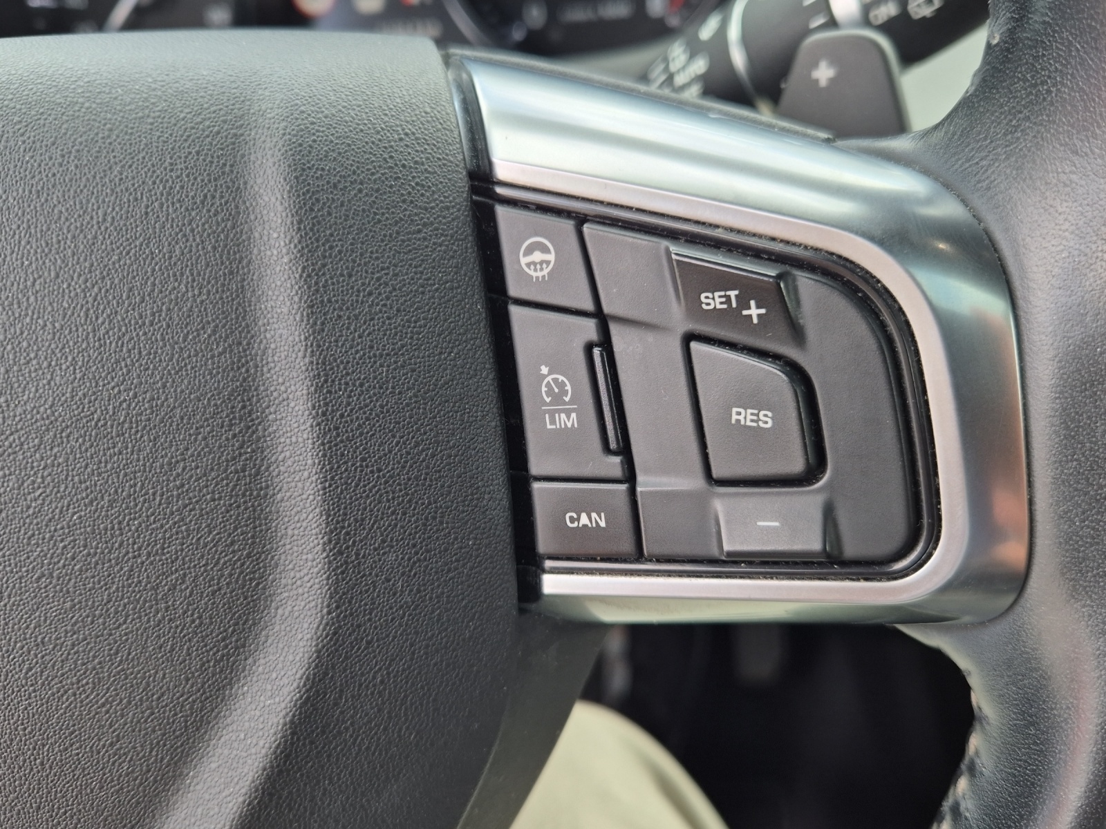 LAND ROVER Discovery Sport 2.0 Si4 HSE-image-18