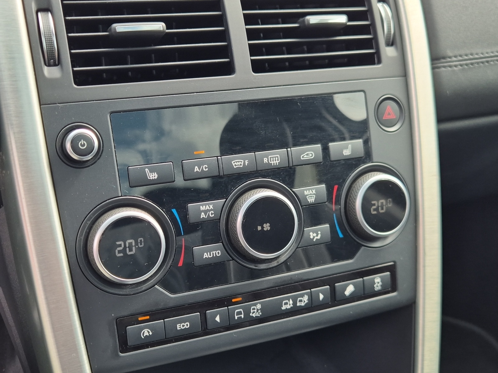 LAND ROVER Discovery Sport 2.0 Si4 HSE-image-15