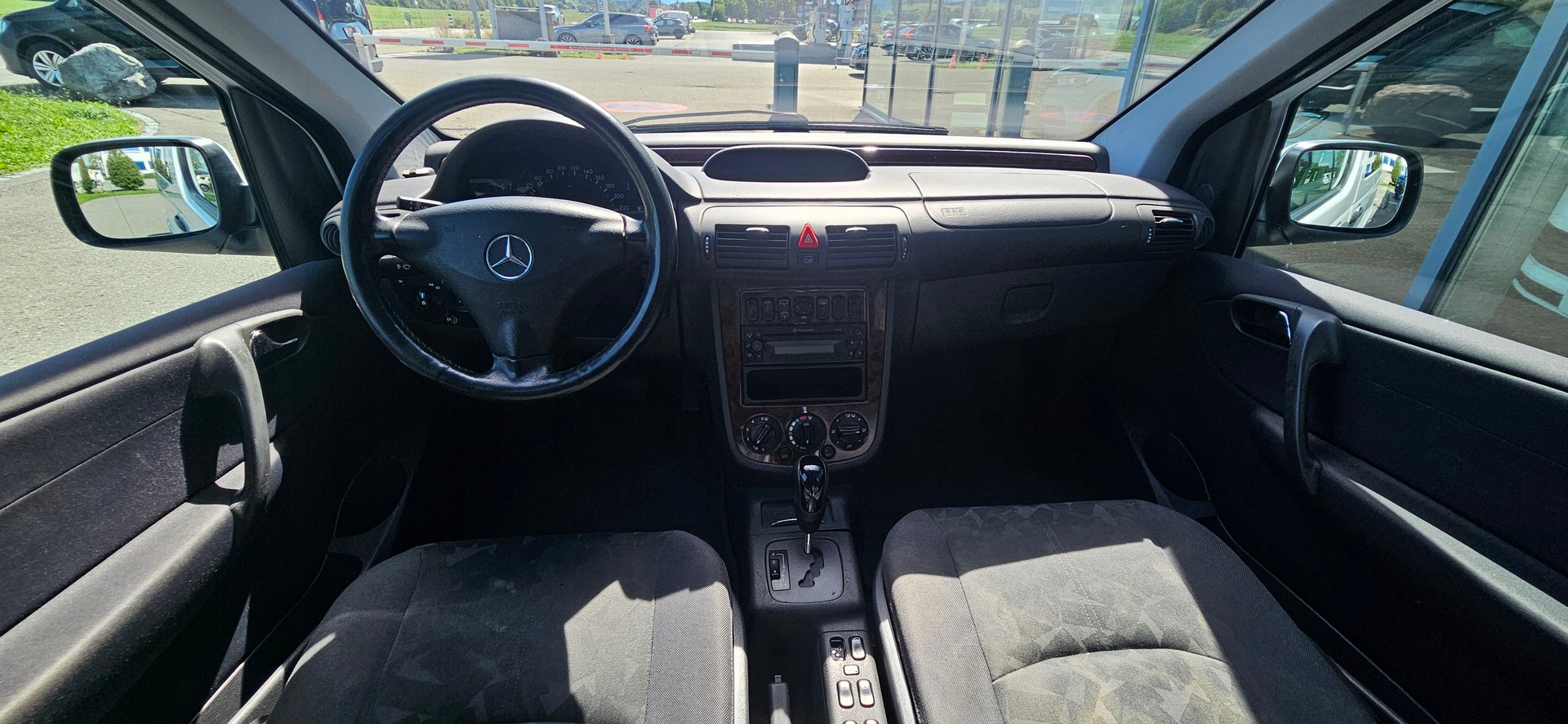 MERCEDES-BENZ Behindertengerecht-Rampe / 2-Sitze & ein Rollstuhlfahrer/in-image-10