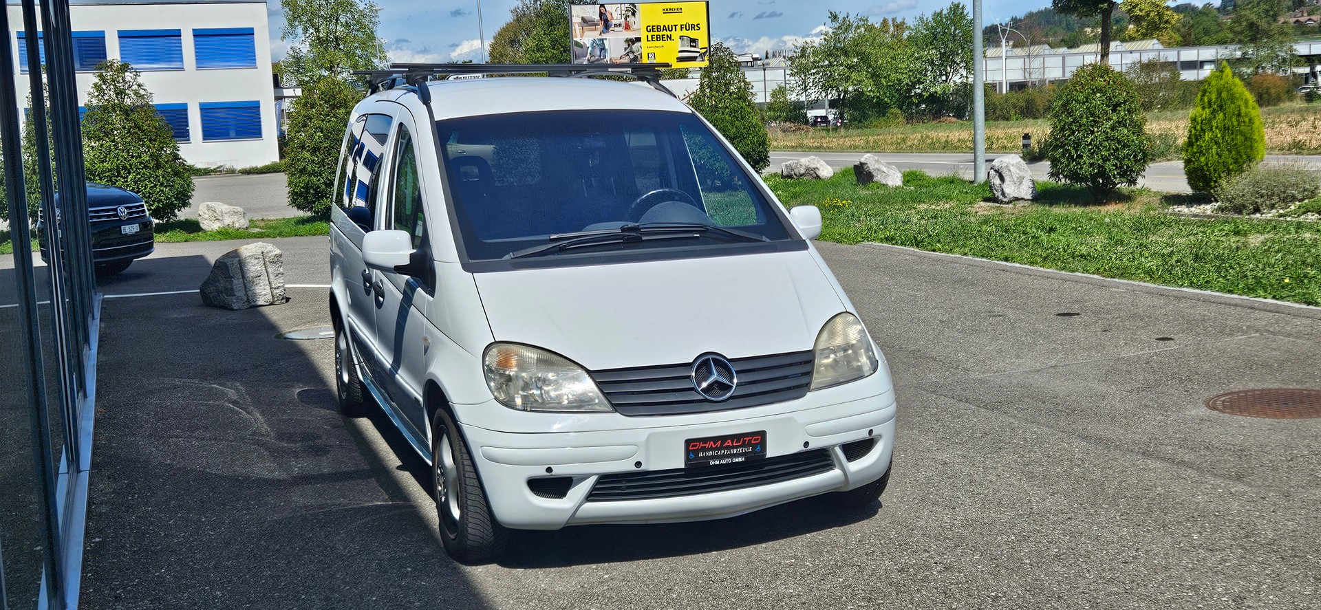 MERCEDES-BENZ Behindertengerecht-Rampe / 2-Sitze & ein Rollstuhlfahrer/in-image-3