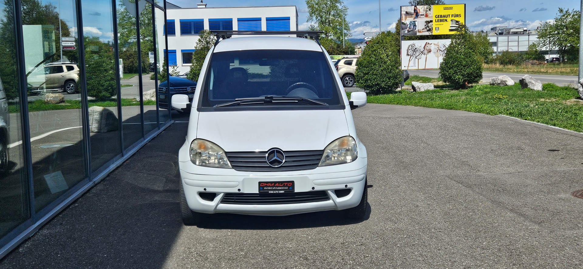 MERCEDES-BENZ Behindertengerecht-Rampe / 2-Sitze & ein Rollstuhlfahrer/in-image-2