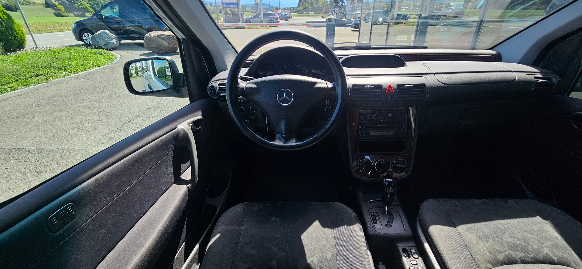 MERCEDES-BENZ Behindertengerecht-Rampe / 2-Sitze & ein Rollstuhlfahrer/in-image-8
