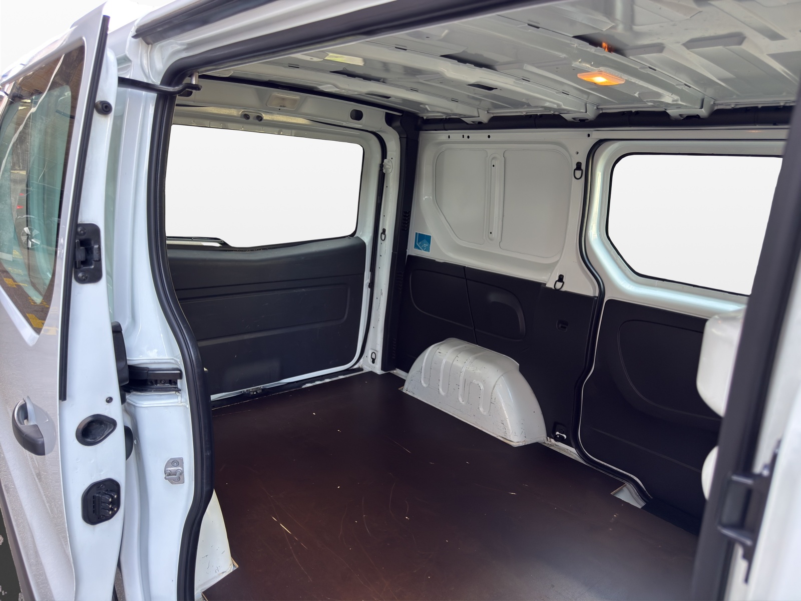 RENAULT Trafic 1.6 dCi 95 2.9t Business L1H1-image-19
