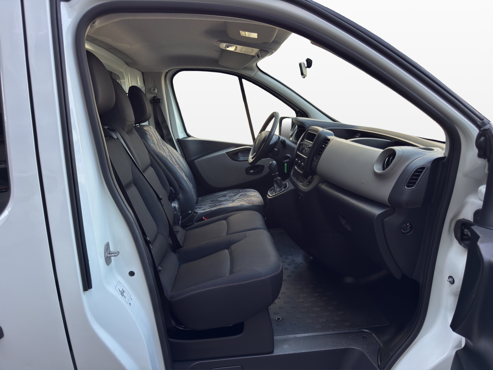 RENAULT Trafic 1.6 dCi 95 2.9t Business L1H1-image-14