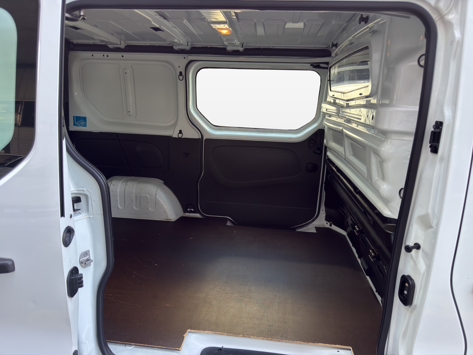 RENAULT Trafic 1.6 dCi 95 2.9t Business L1H1-image-18