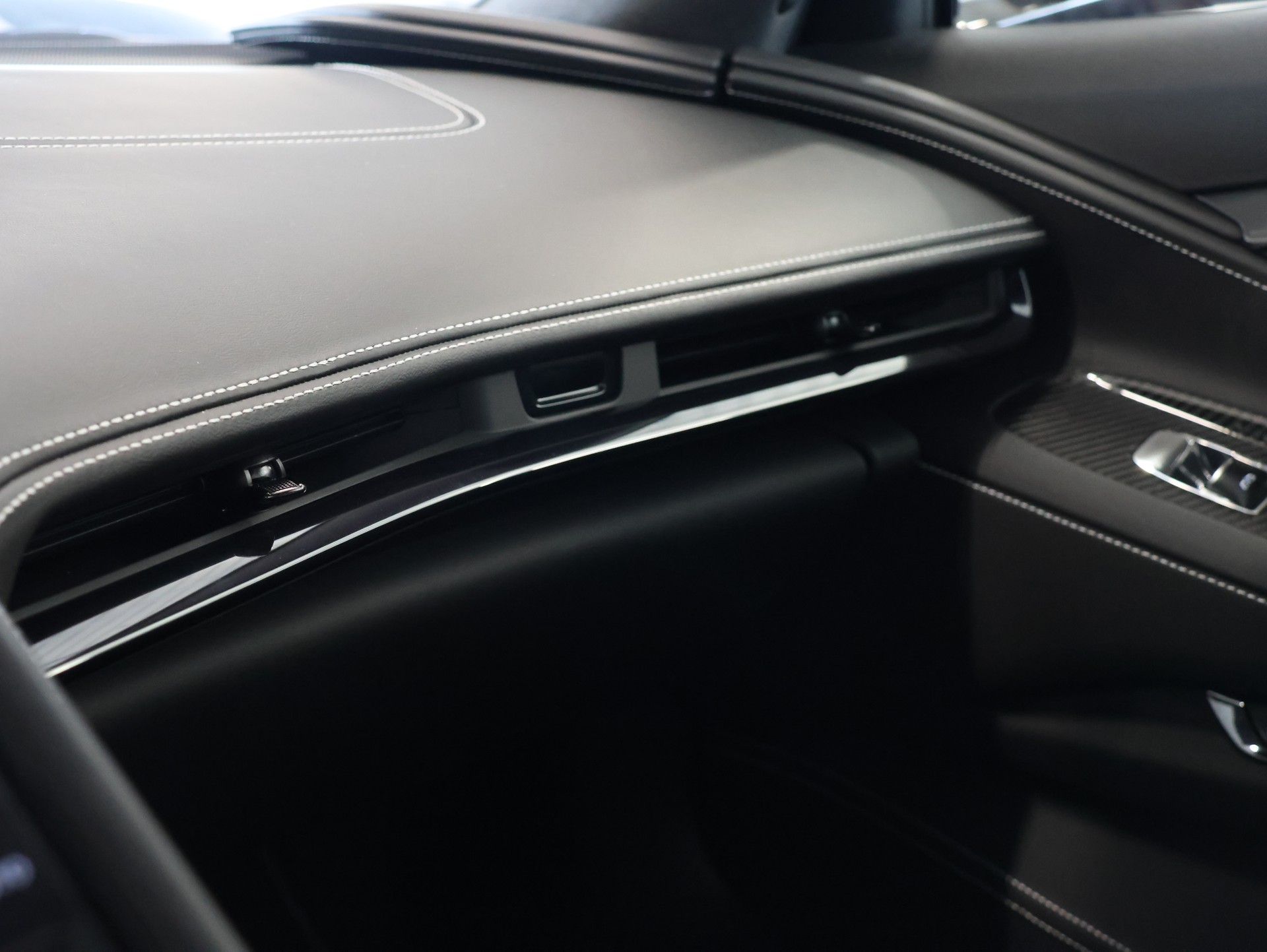 CHEVROLET Corvette Cabriolet Stingray 3LT *Z51 PERFORMANCE-PAKET*-image-28