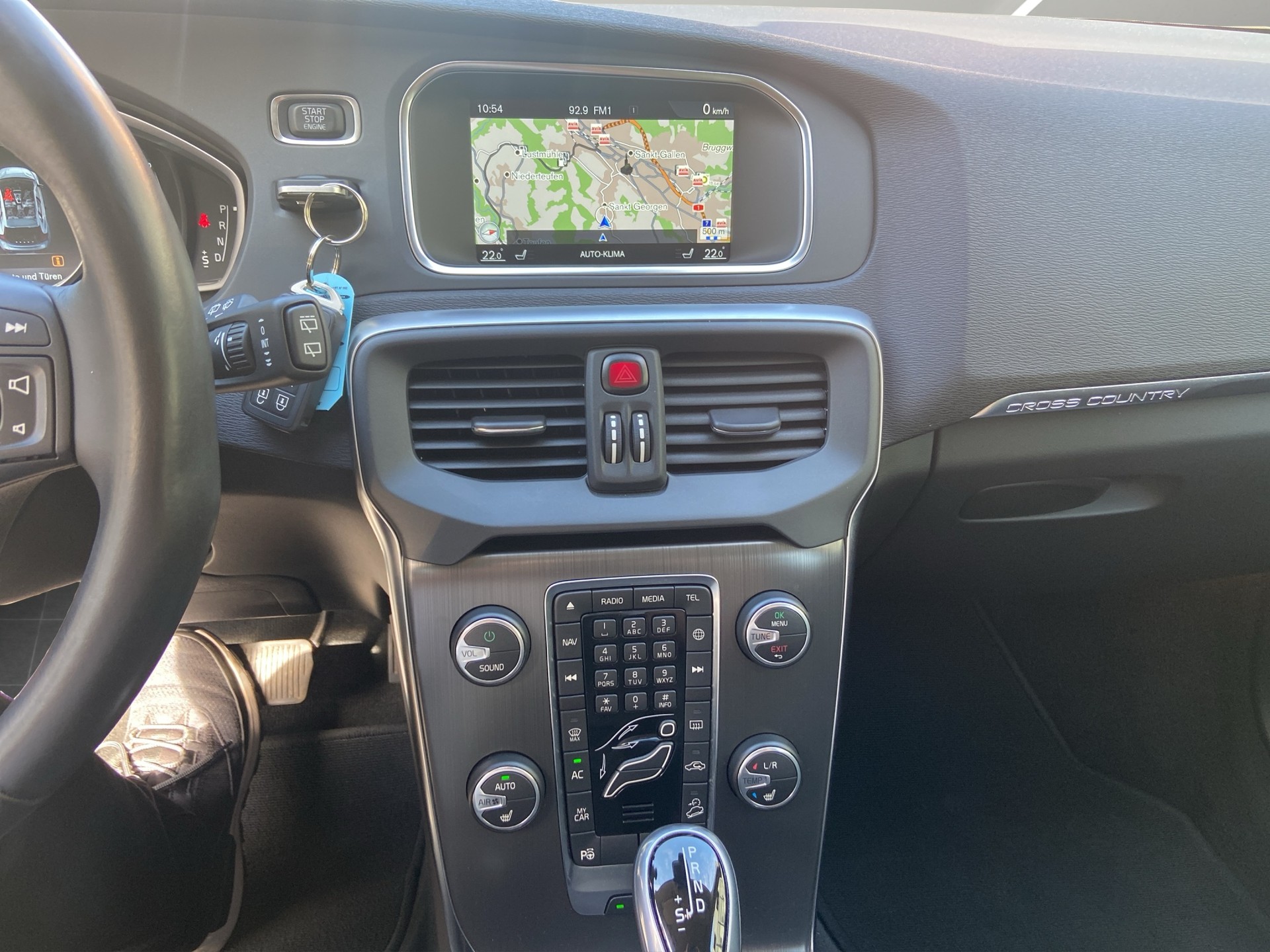 VOLVO V40 Cross Country T4 2.0 AWD Momentum Geartronic-image-8