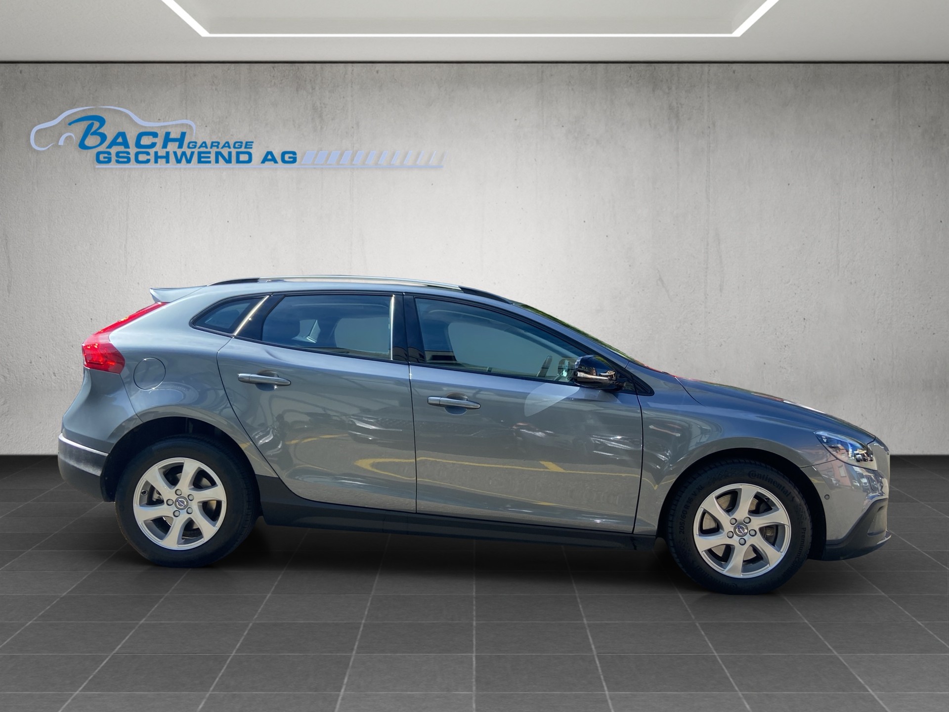 VOLVO V40 Cross Country T4 2.0 AWD Momentum Geartronic-image-2