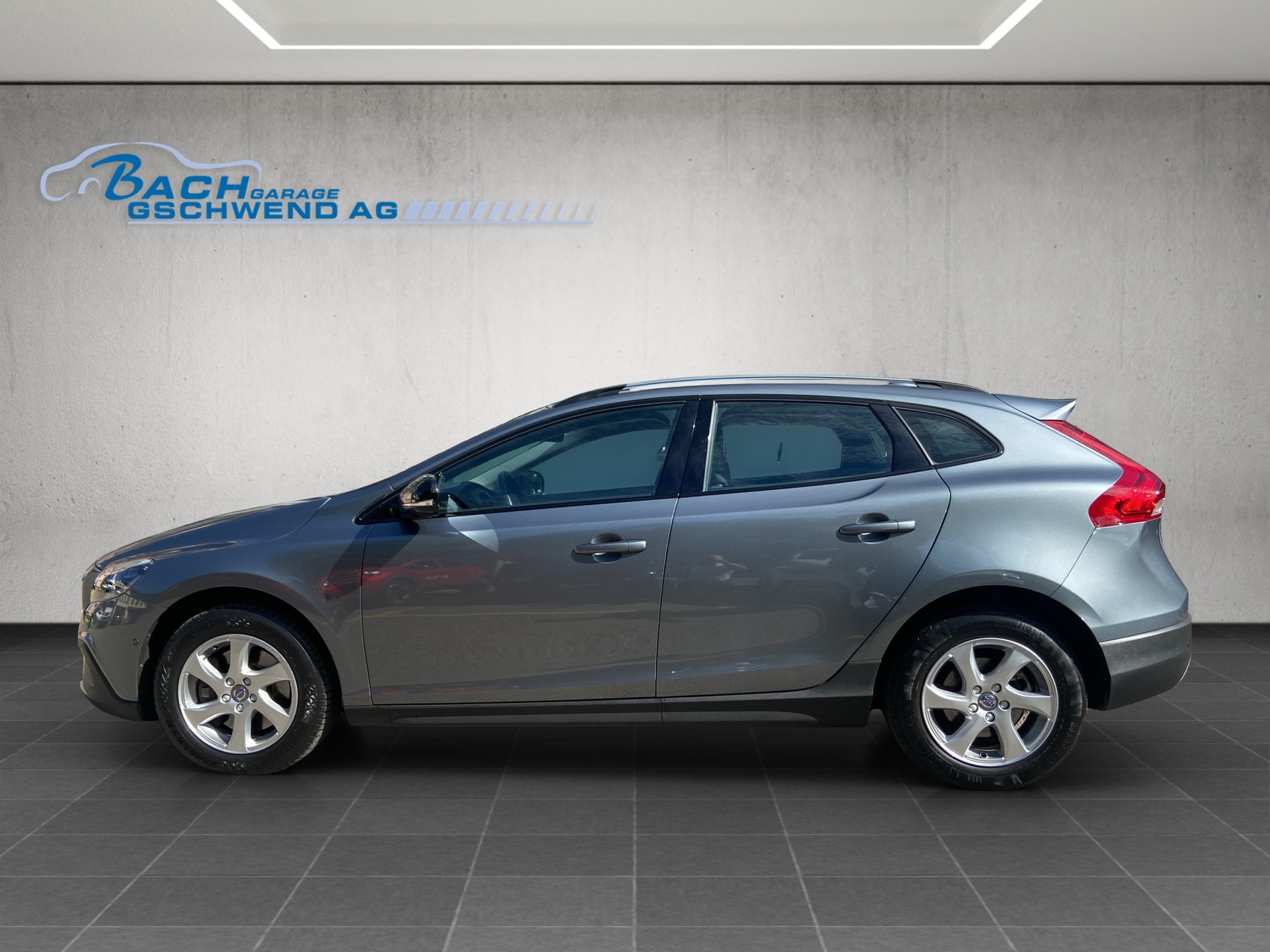 VOLVO V40 Cross Country T4 2.0 AWD Momentum Geartronic-image-5