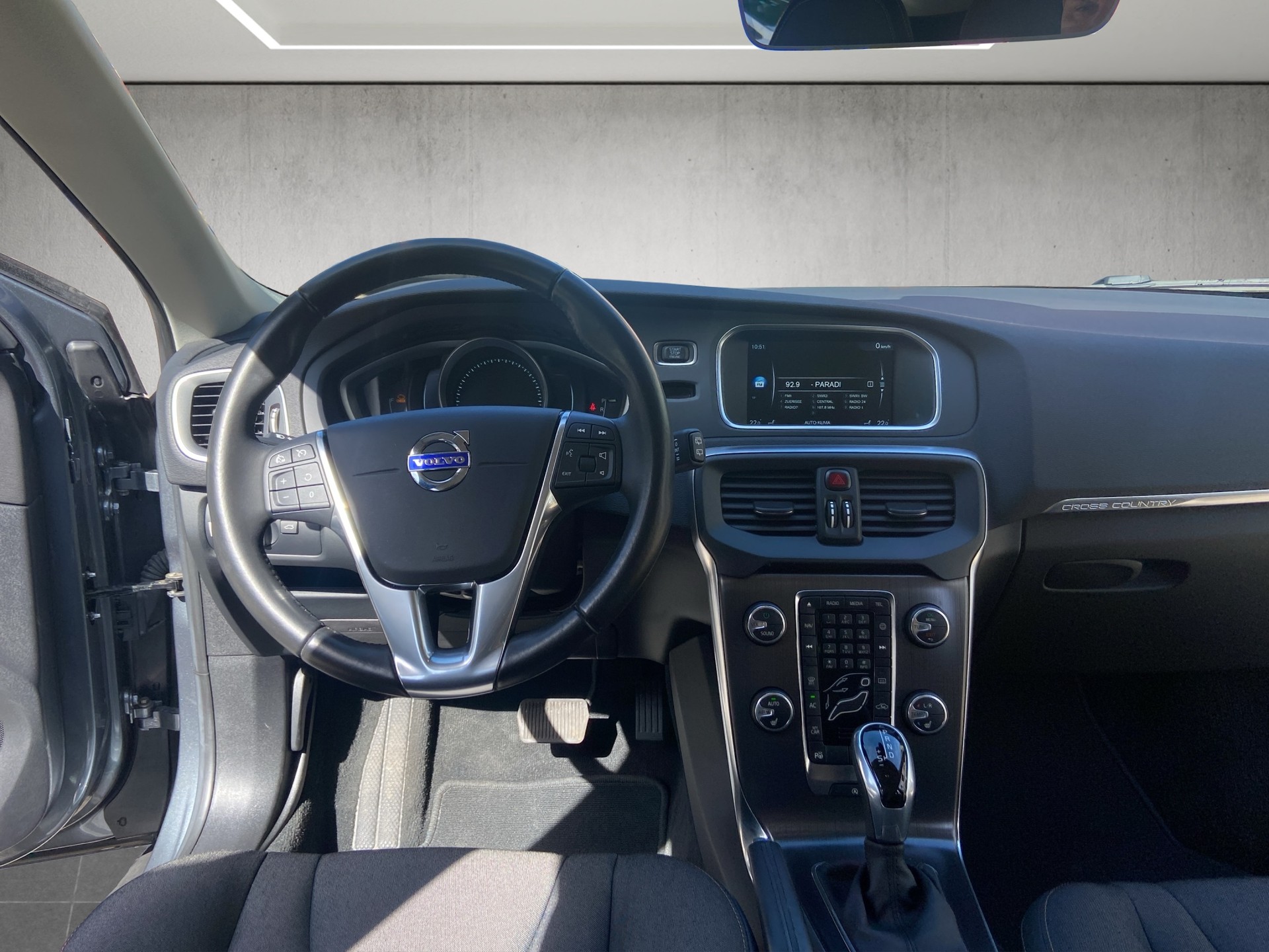 VOLVO V40 Cross Country T4 2.0 AWD Momentum Geartronic-image-9