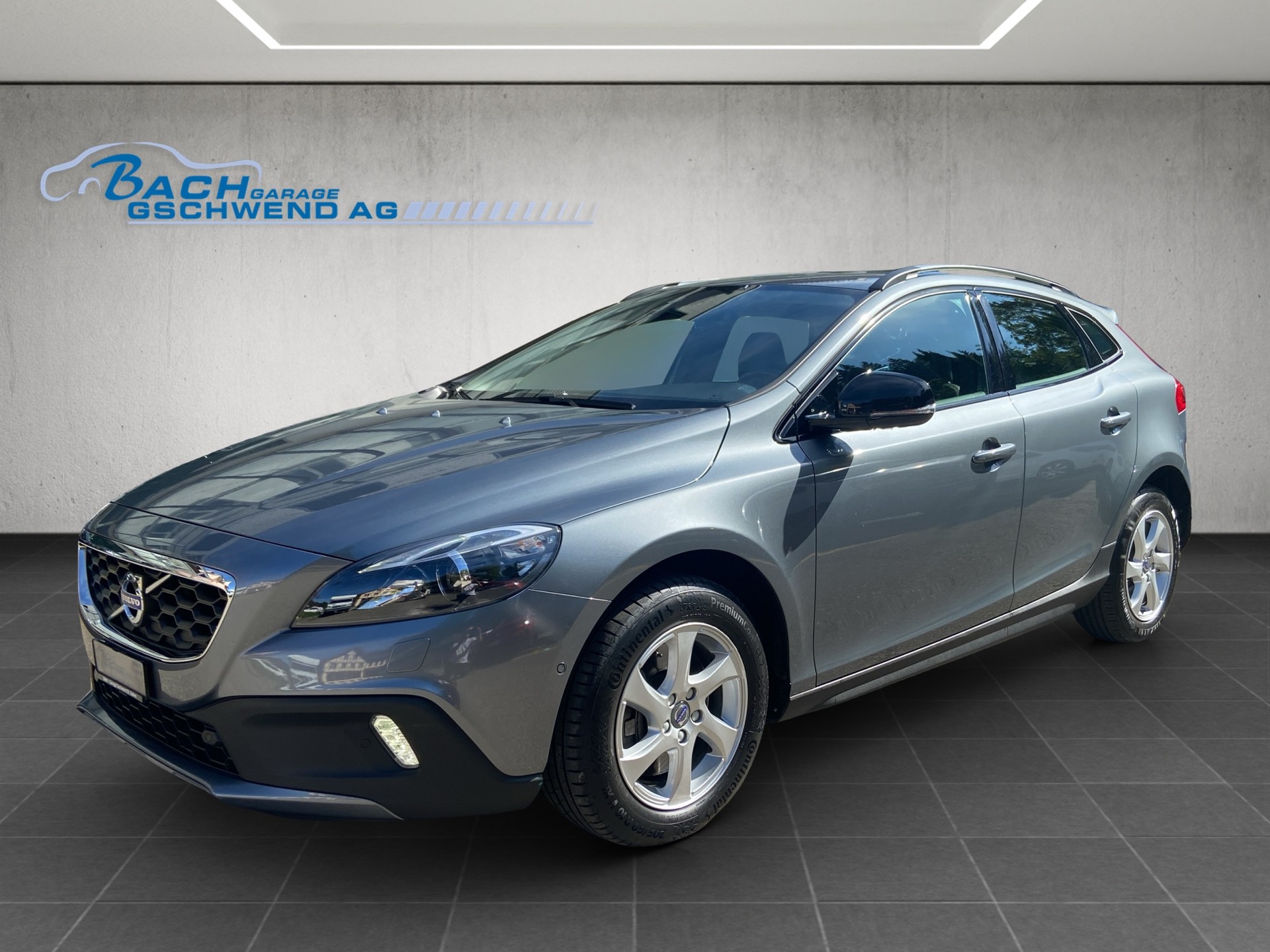 VOLVO V40 Cross Country T4 2.0 AWD Momentum Geartronic-image-0