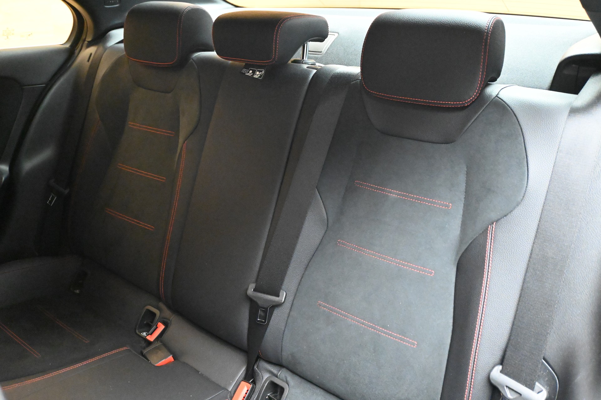 MERCEDES-BENZ A 220 AMG Line 7G-DCT 4Matic Limousine-image-6