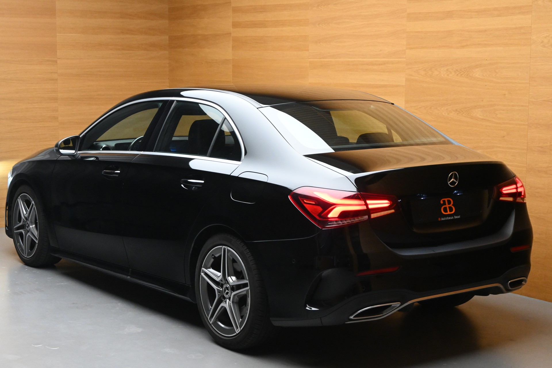 MERCEDES-BENZ A 220 AMG Line 7G-DCT 4Matic Limousine-image-4