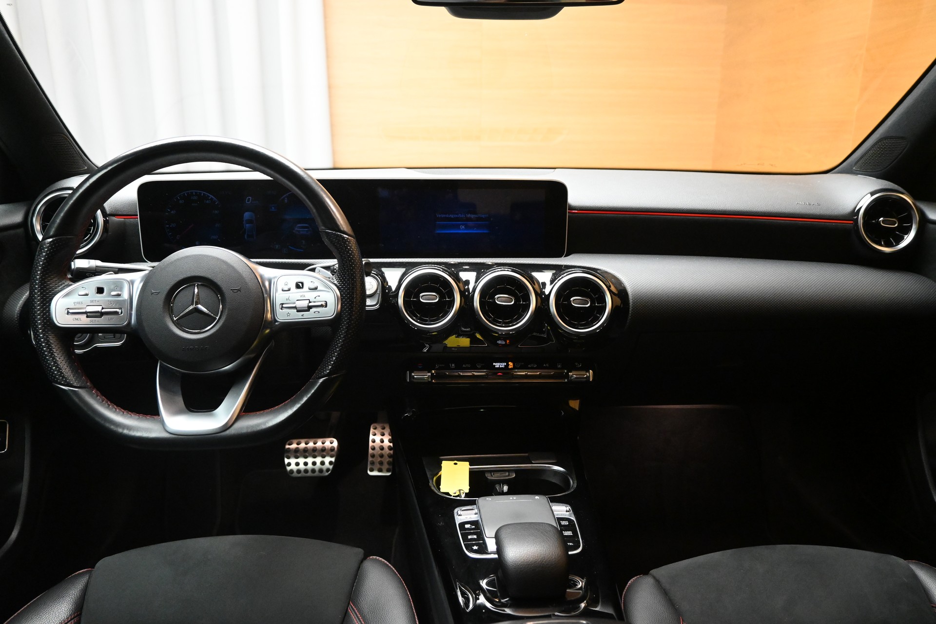 MERCEDES-BENZ A 220 AMG Line 7G-DCT 4Matic Limousine-image-8