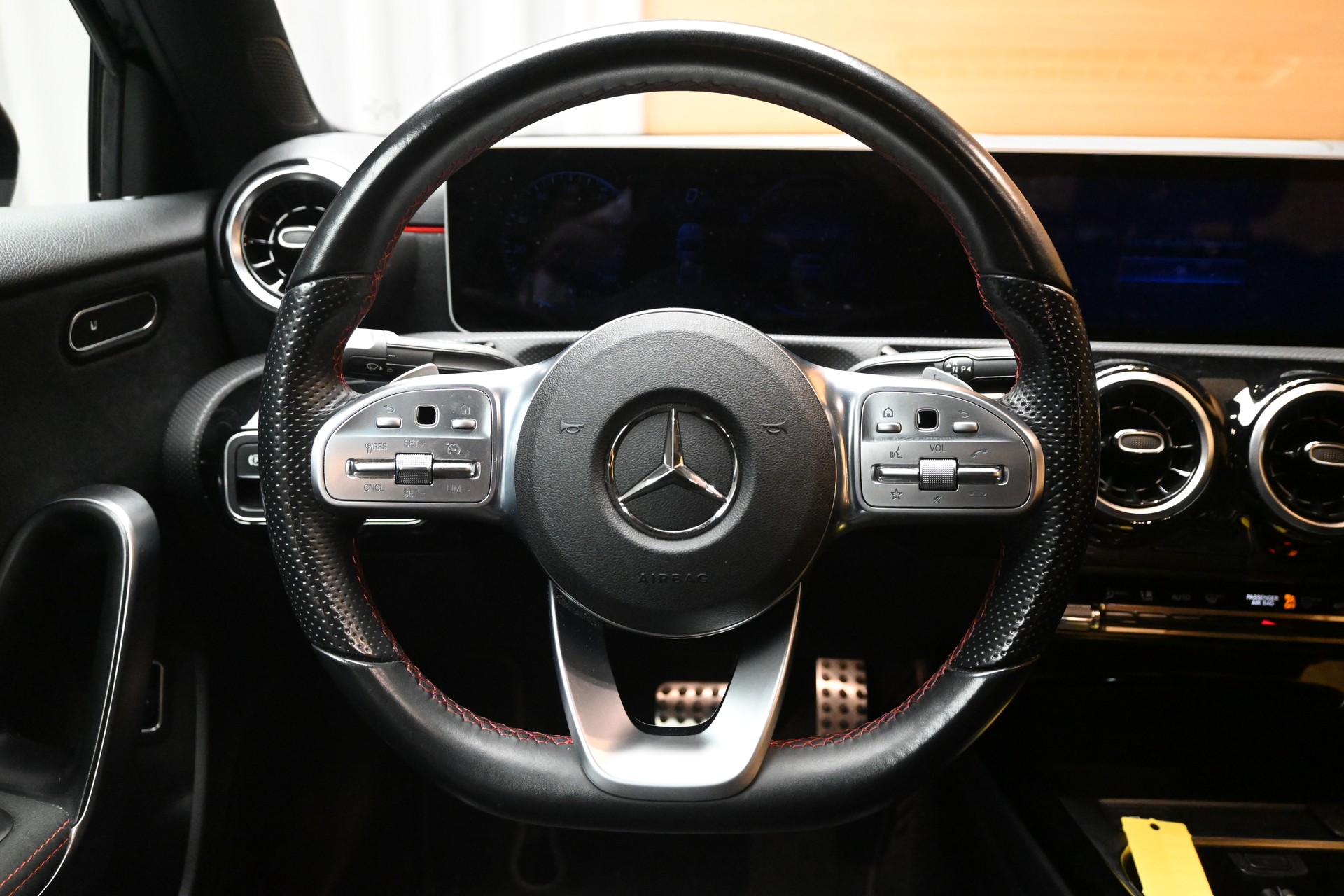 MERCEDES-BENZ A 220 AMG Line 7G-DCT 4Matic Limousine-image-9