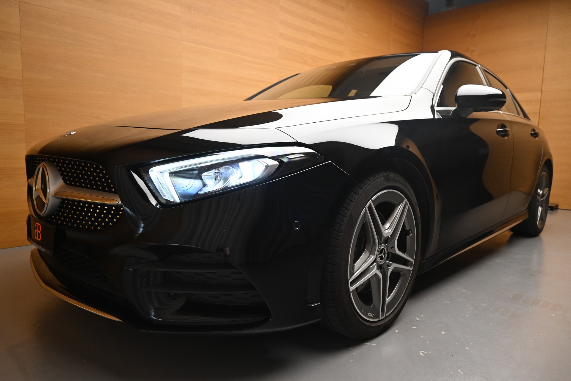 MERCEDES-BENZ A 220 AMG Line 7G-DCT 4Matic Limousine-image-2