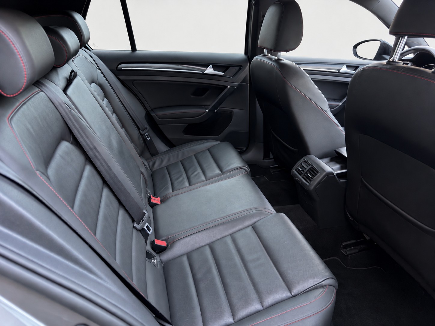 VW Golf 2.0 TSI GTI Performance DSG-image-12
