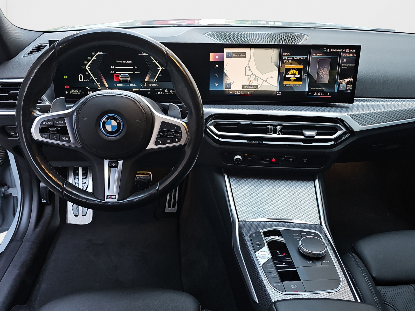 BMW 330e x DriveTouring Steptronic M Sport-image-16
