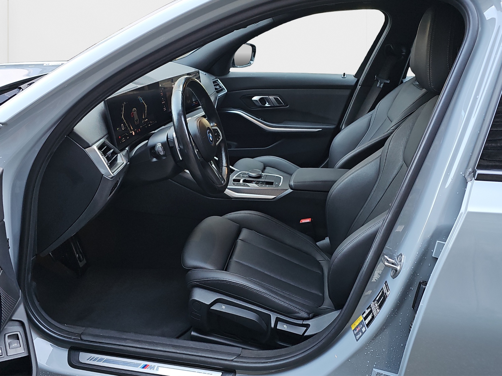 BMW 330e x DriveTouring Steptronic M Sport-image-8