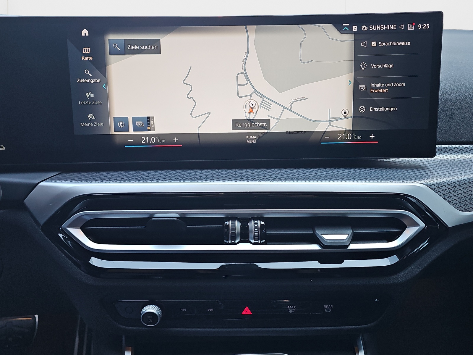 BMW 330e x DriveTouring Steptronic M Sport-image-11