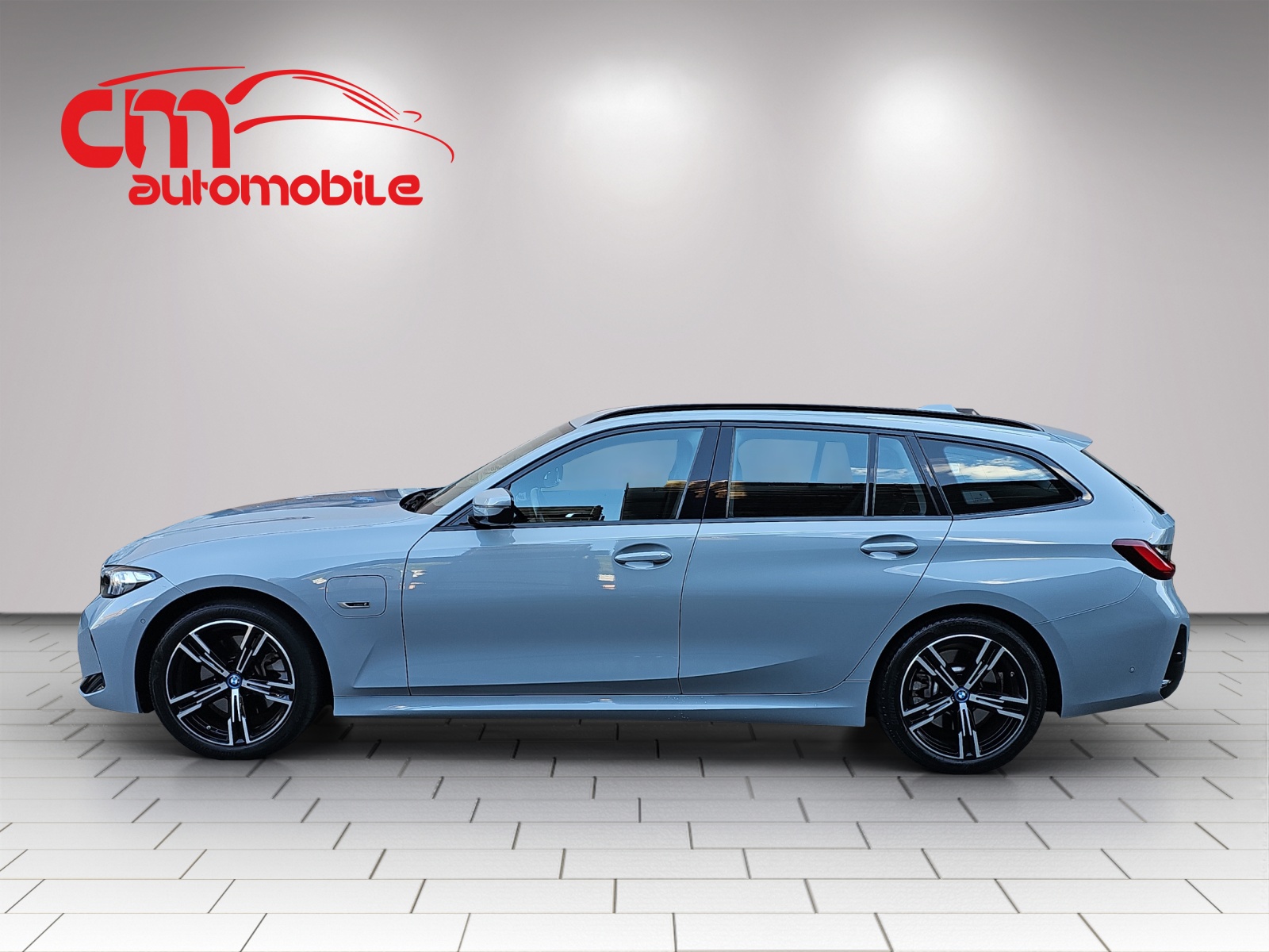 BMW 330e x DriveTouring Steptronic M Sport-image-6