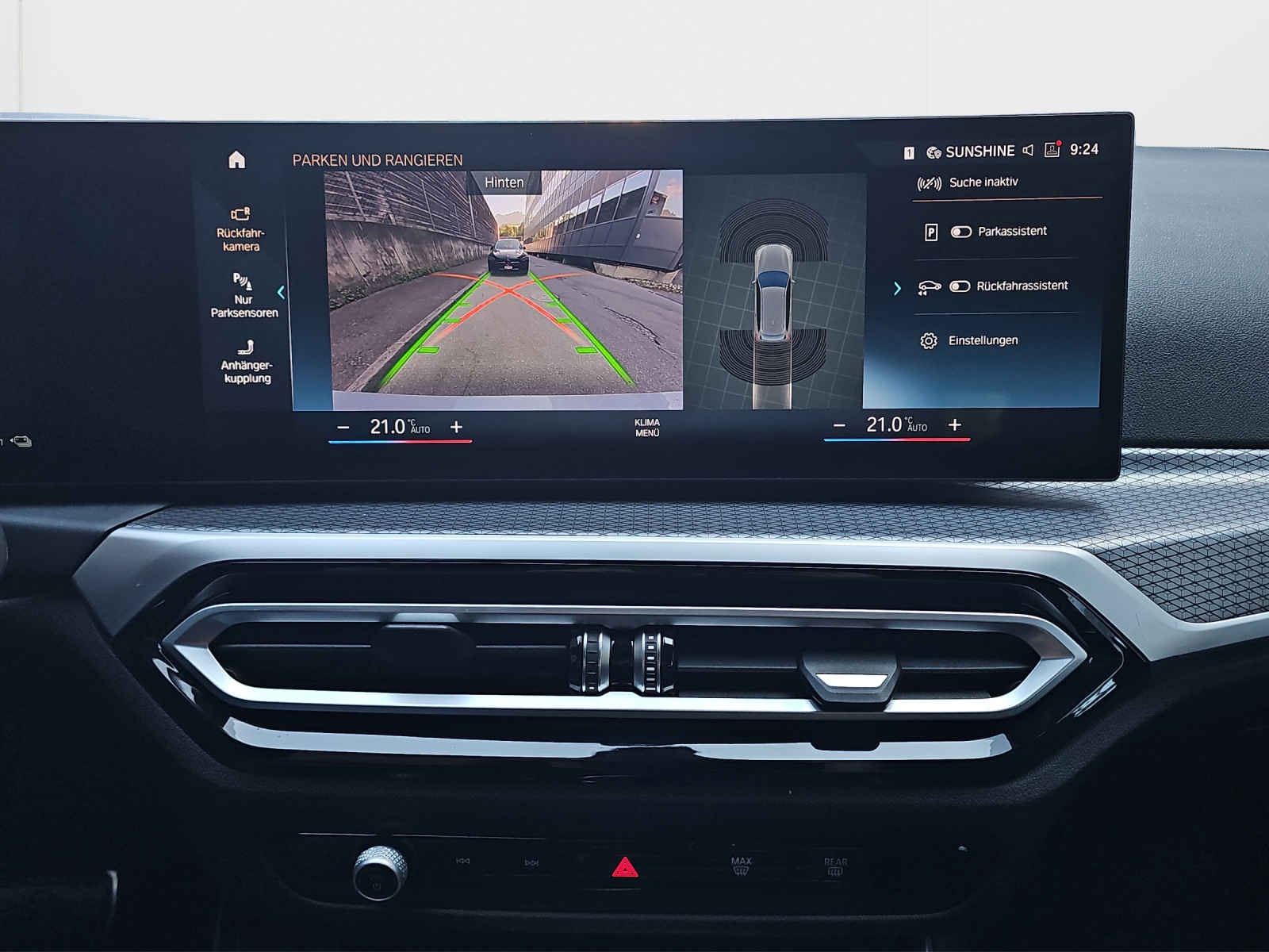 BMW 330e x DriveTouring Steptronic M Sport-image-10