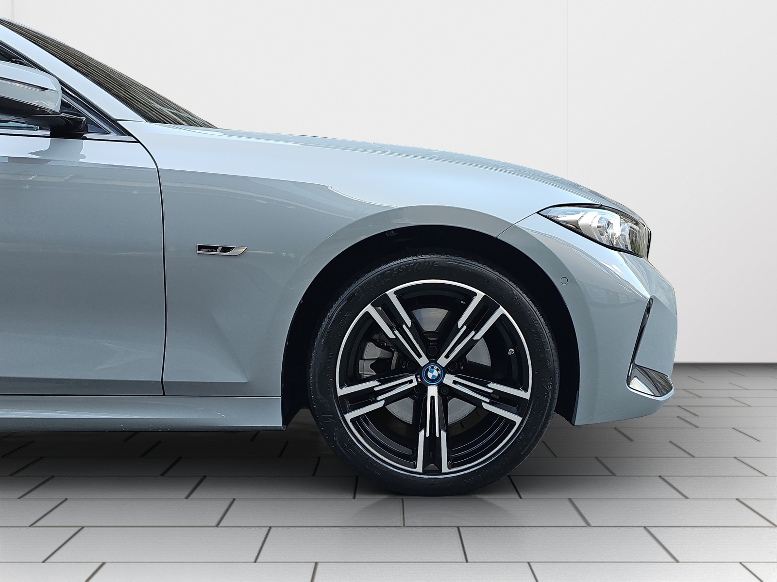 BMW 330e x DriveTouring Steptronic M Sport-image-20