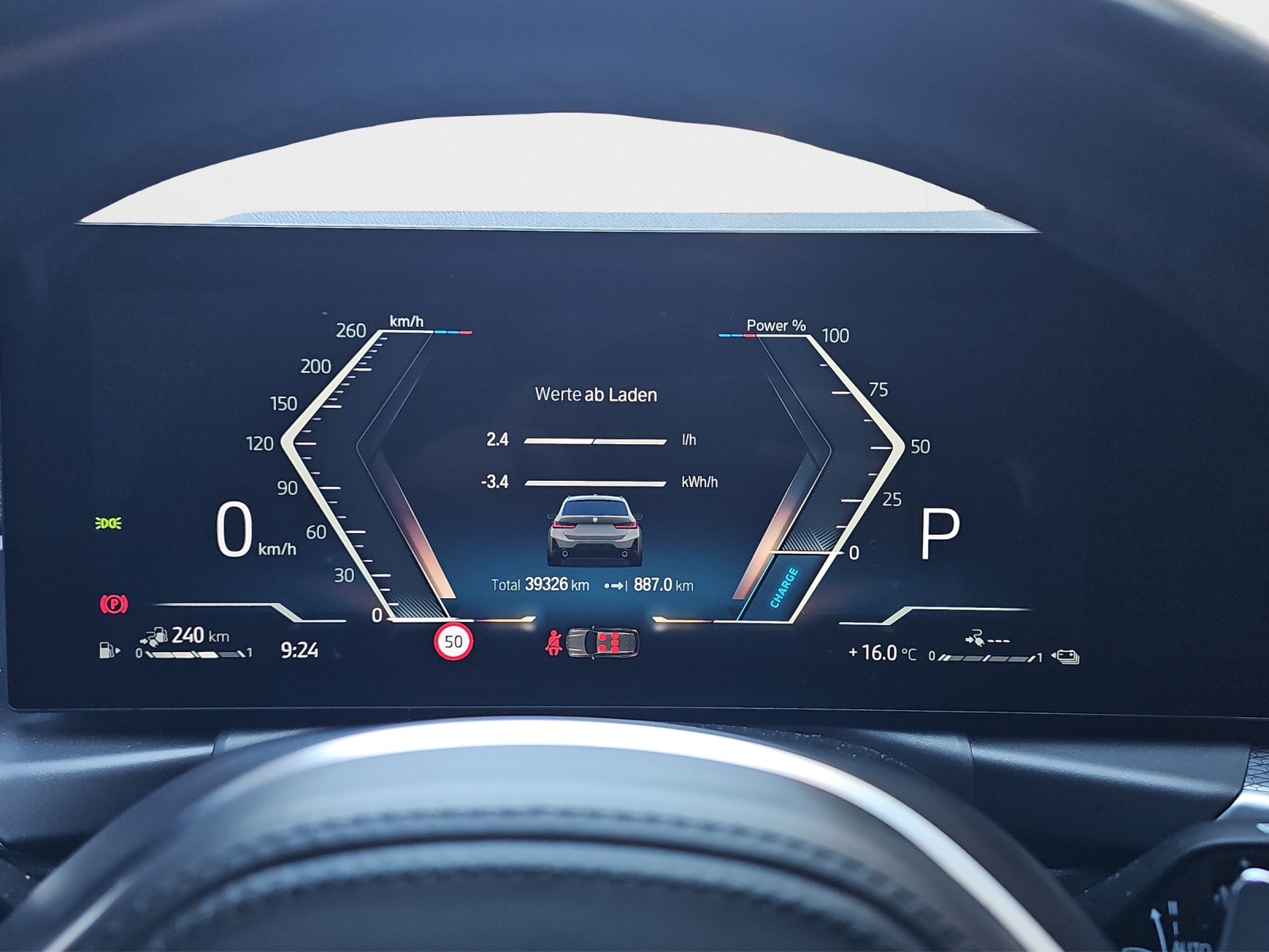 BMW 330e x DriveTouring Steptronic M Sport-image-13