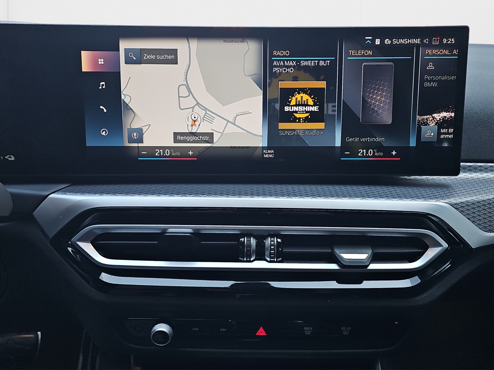 BMW 330e x DriveTouring Steptronic M Sport-image-12