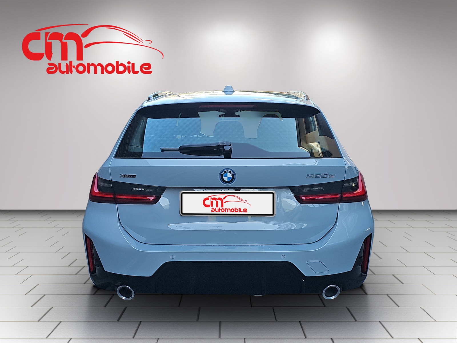 BMW 330e x DriveTouring Steptronic M Sport-image-5